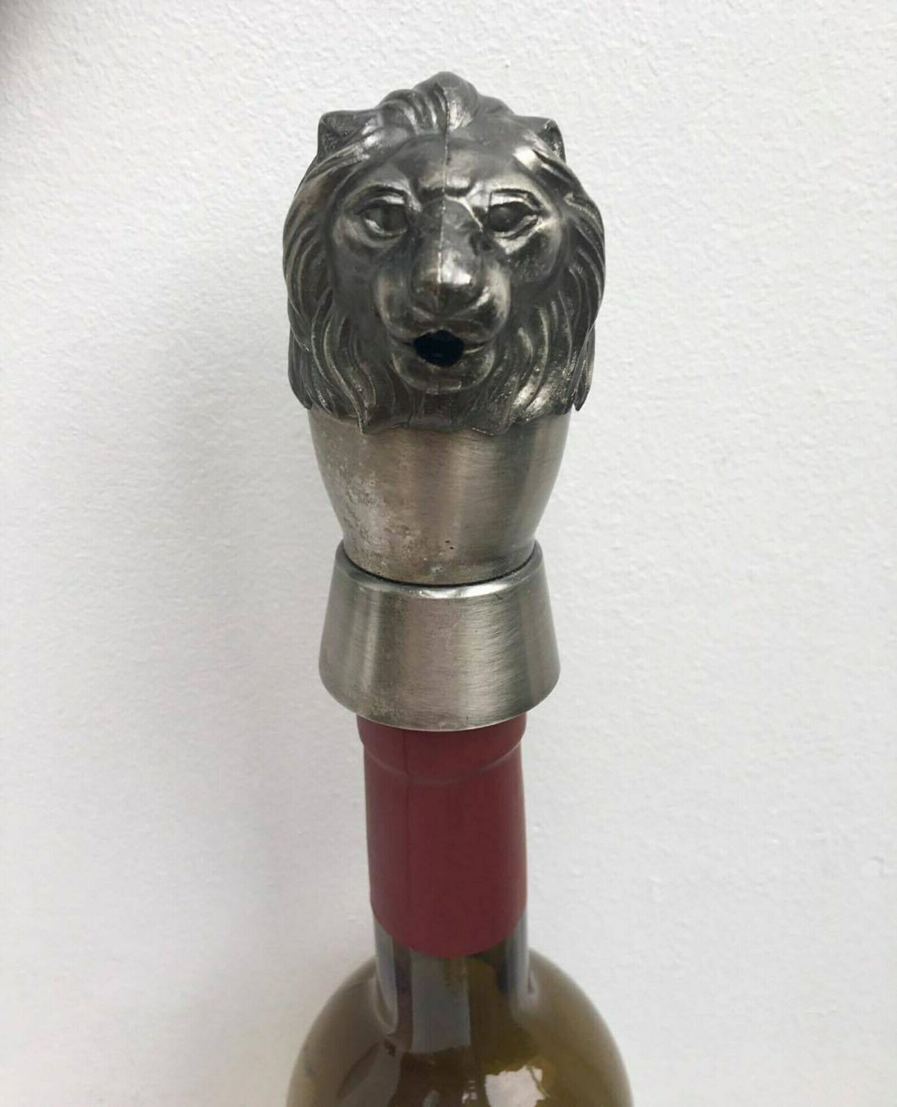 Vintage Flessenstop, Metalen Schenktuit Met Leeuwenkop, Ca. Jaren 1950 – Bijzonder Dierlijk Vormgegeven Metalen Stuk photo 94.0