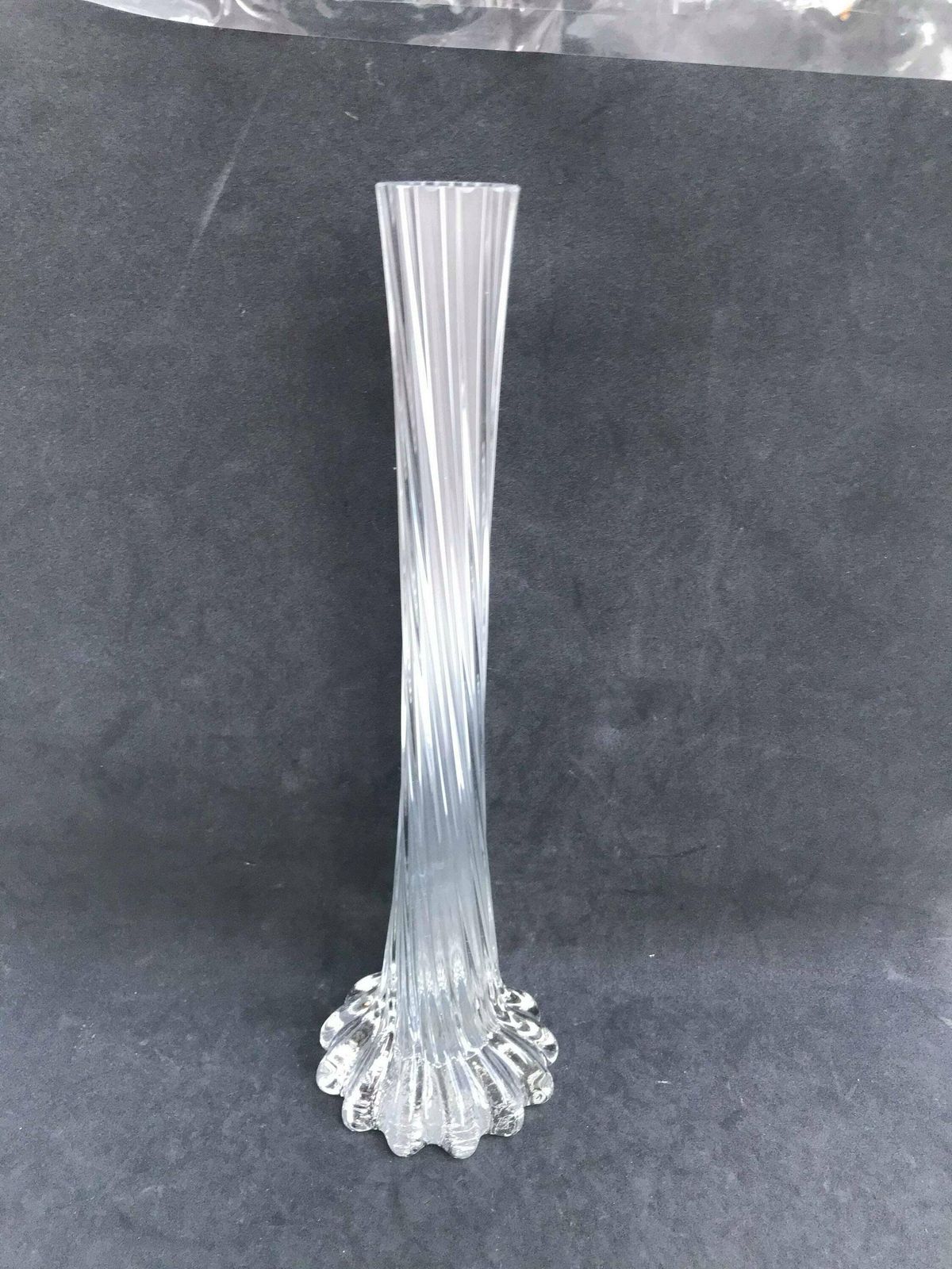 Glazen Twist Knopvaas Clair – Modern Mid Century, Hoge Stretchvaas, Gedraaide Steel, Kunstglas, Buisvorm, Soliflor, Cadeau, Bruiloft photo for sale