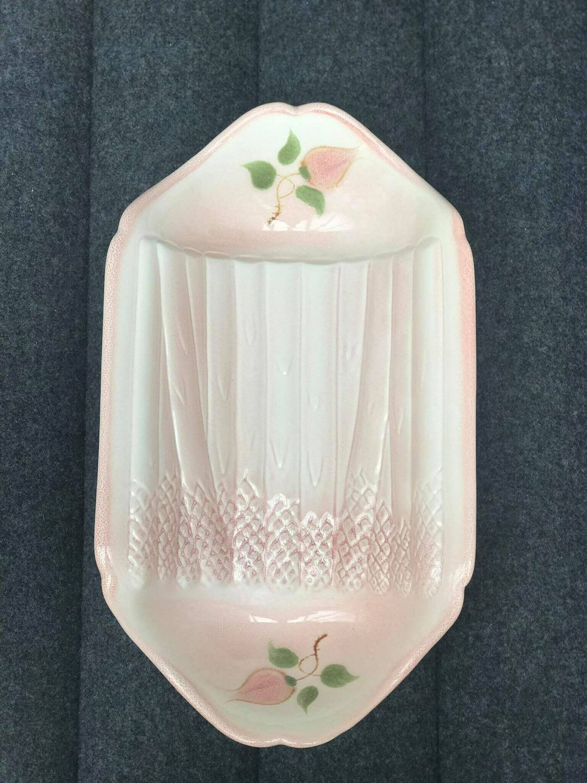 Aspergeschotel Vintage Zachtroze Majolica Tafelservies Trouwcadeau Mid Century Van Salins Les Bains Handgeschilderd photo furniture