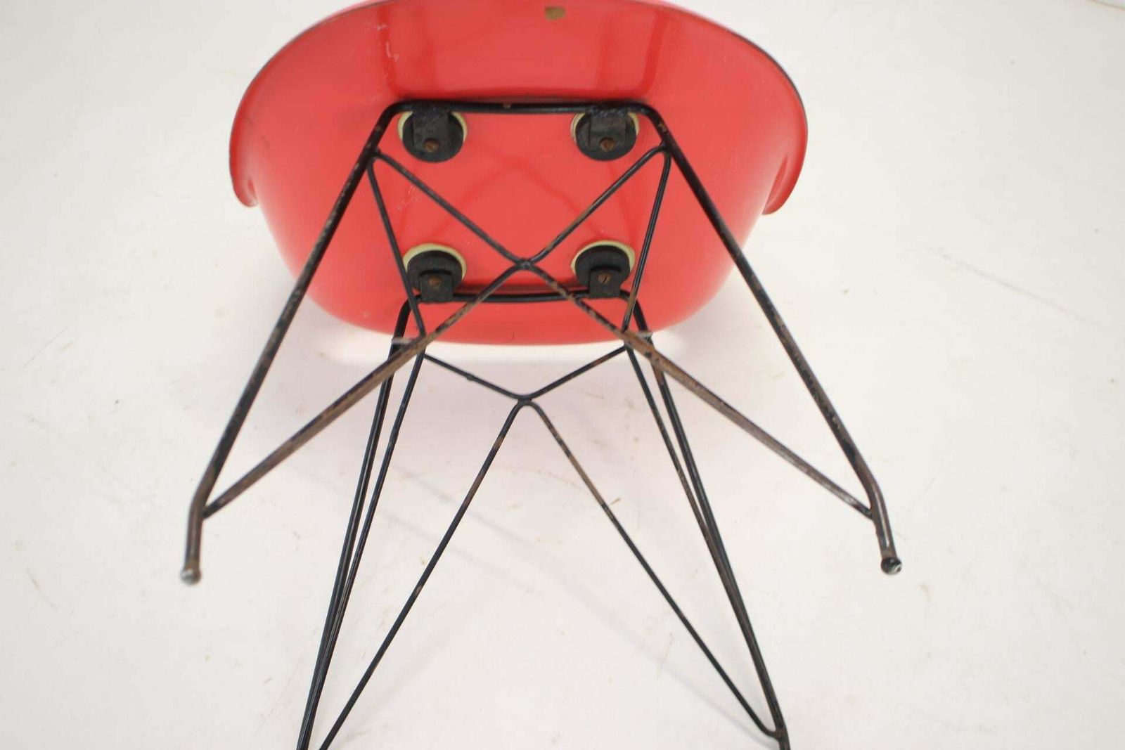 photo vinterior Midcentury Red Design Fibreglass Dining Chairs By M.Navratil 1960s