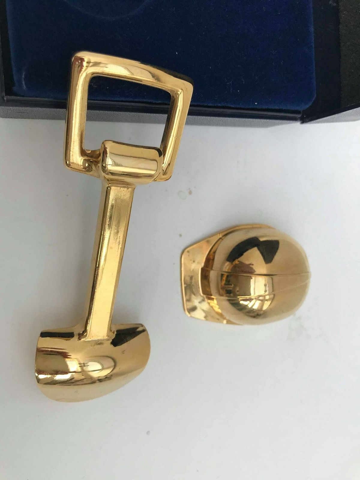 Gouden Barset – Flesopener En Flessenstopper – Cadeau Voor Architect Of Bouwer – Schop  En Helmmotief – Gemaakt In Noorwegen – In Doos photo vinterior