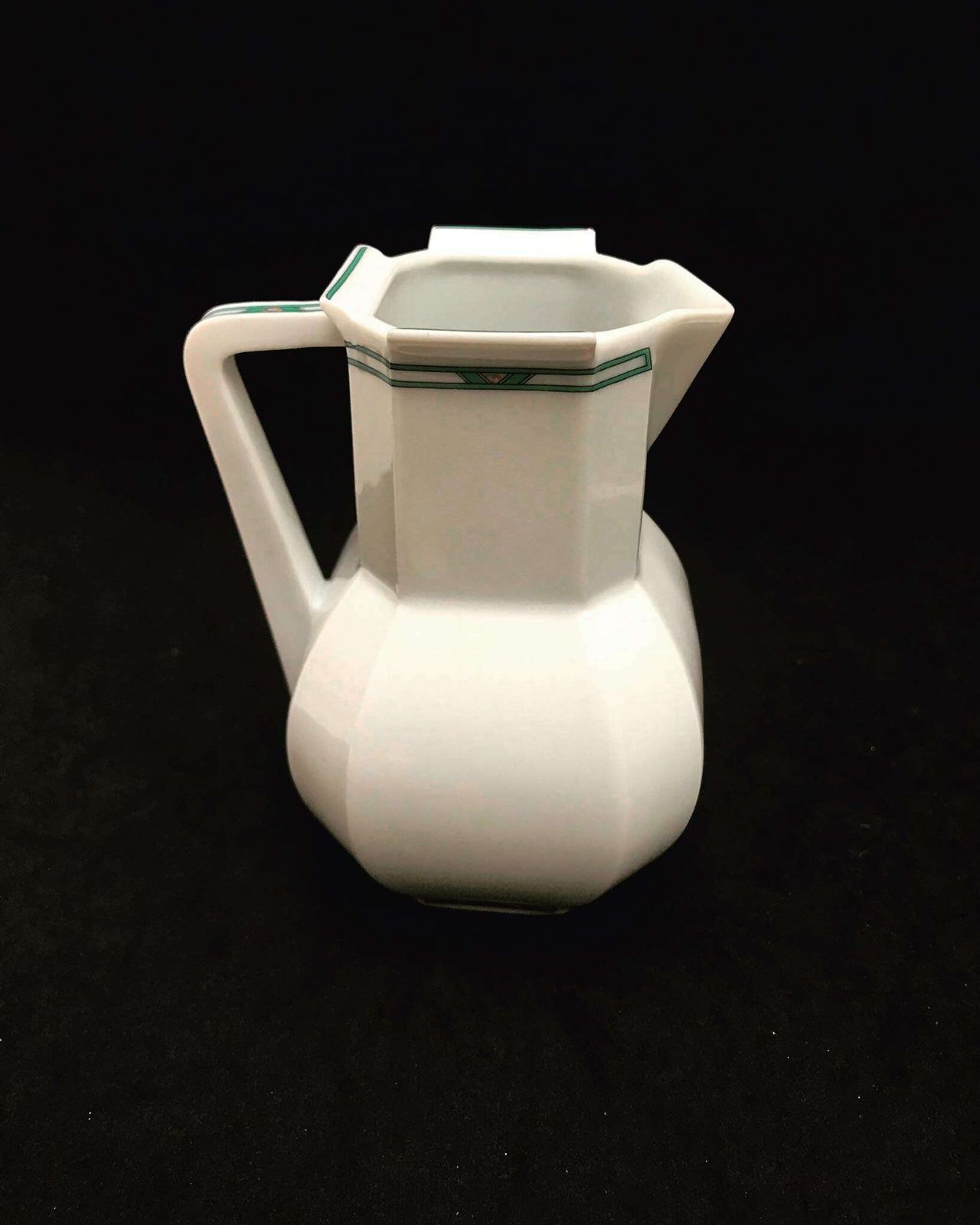 Porselein Bernardaud Limoges Roomkannetje Melkkan Paul Poiret Jaren 1930 Niet Meer Leverbaar Vervangstuk Wit Art Deco photo furniture