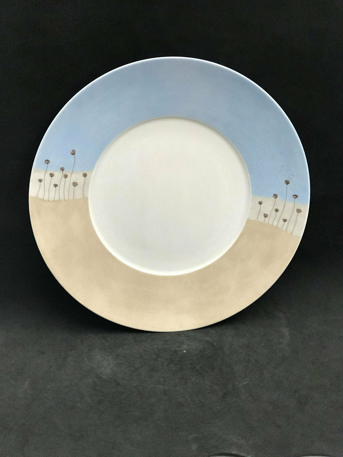 Medard De Noblat Limoges France Zephyr Amapola Dinerbord Beige Lichtblauw Presentatiebord Extra Groot Vervangend Onderbord photo vinterior