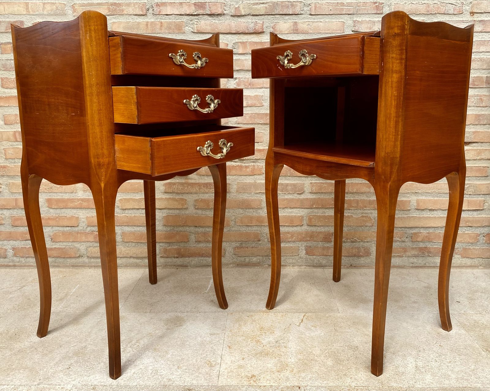photo for sale Franse Kersenhout Tu Y Yo Nachtkastjes Met Lades En Open Schap, Ca. Jaren 1960, Set Van 2