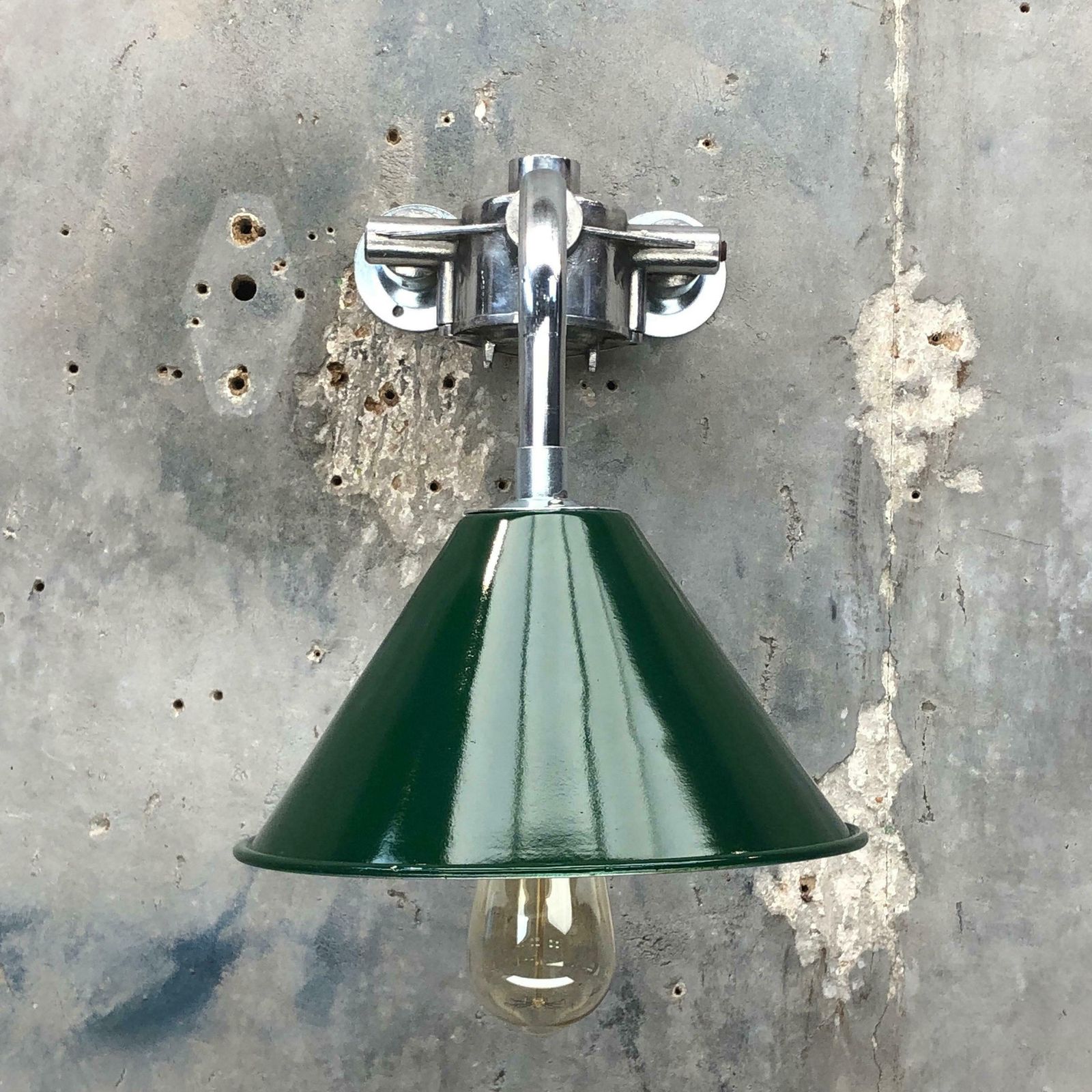 Lighting 1980s Ex British Army Lamp Shade And Galvanised Steel Short Reach Cantilever photo