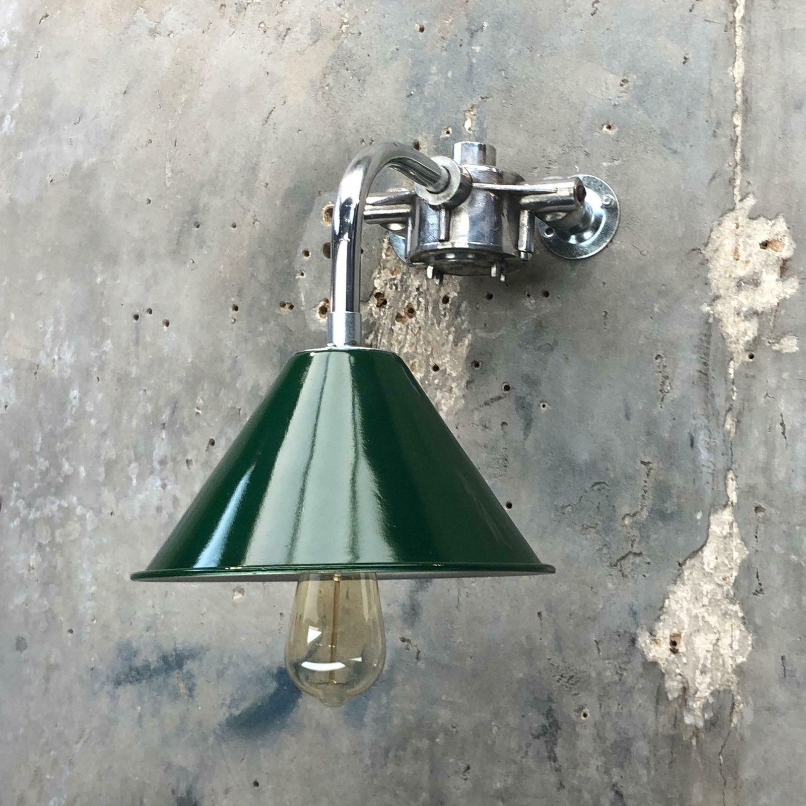 340.0 1980s Ex British Army Lamp Shade And Galvanised Steel Short Reach Cantilever photo