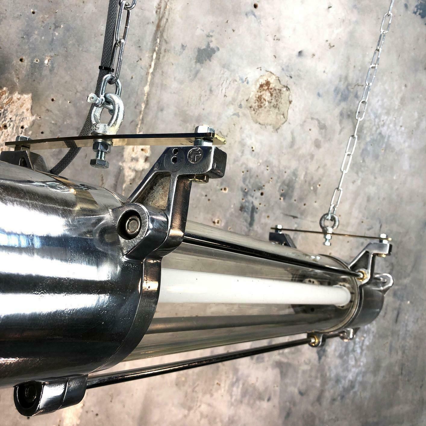 photo vintage 1970s German Industrial Cast Aluminium And Glass T8 Explosion Proof Striplight