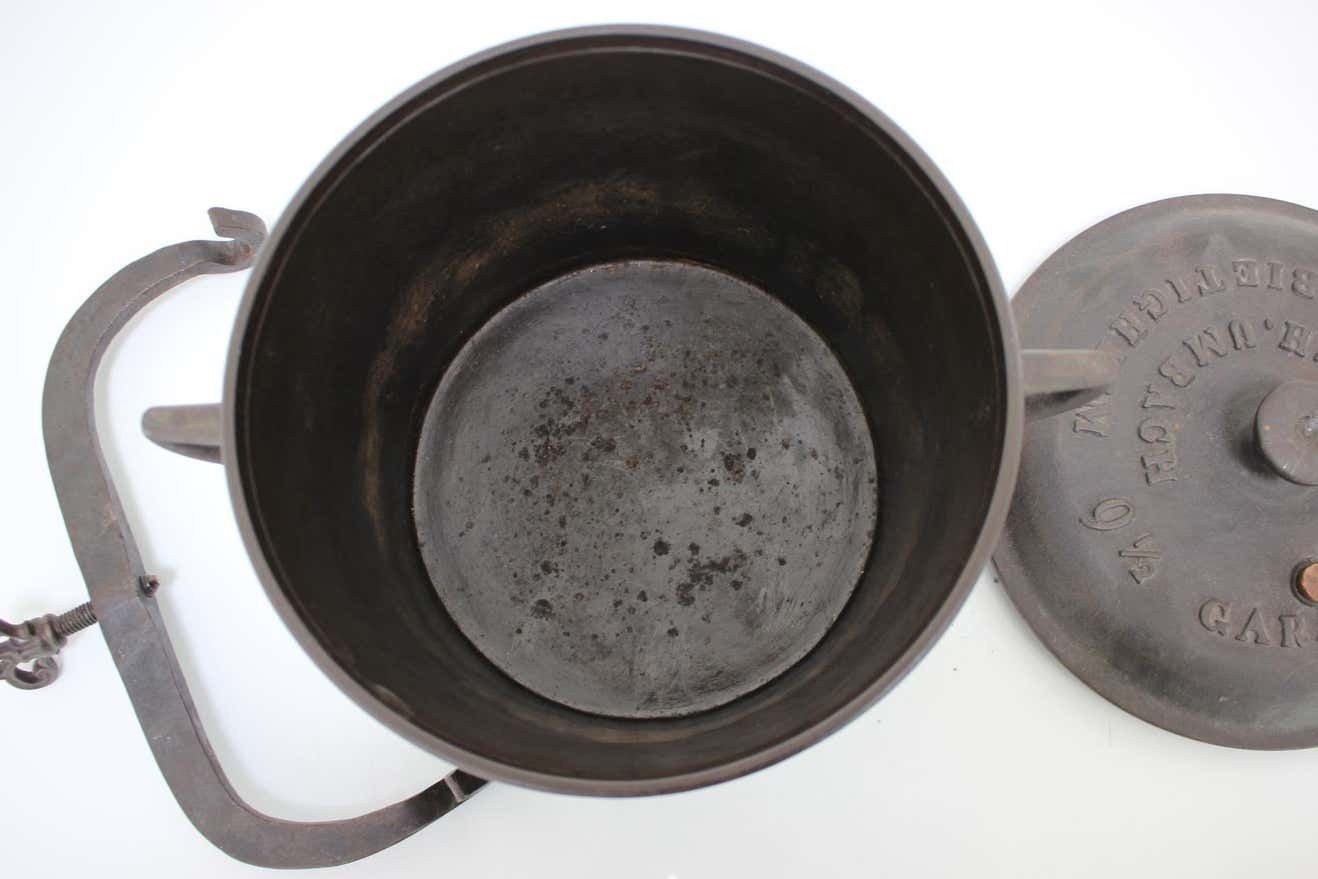 photo furniture Pressure Cast Iron Pot Ch Umbach Bietigheim, 1910s