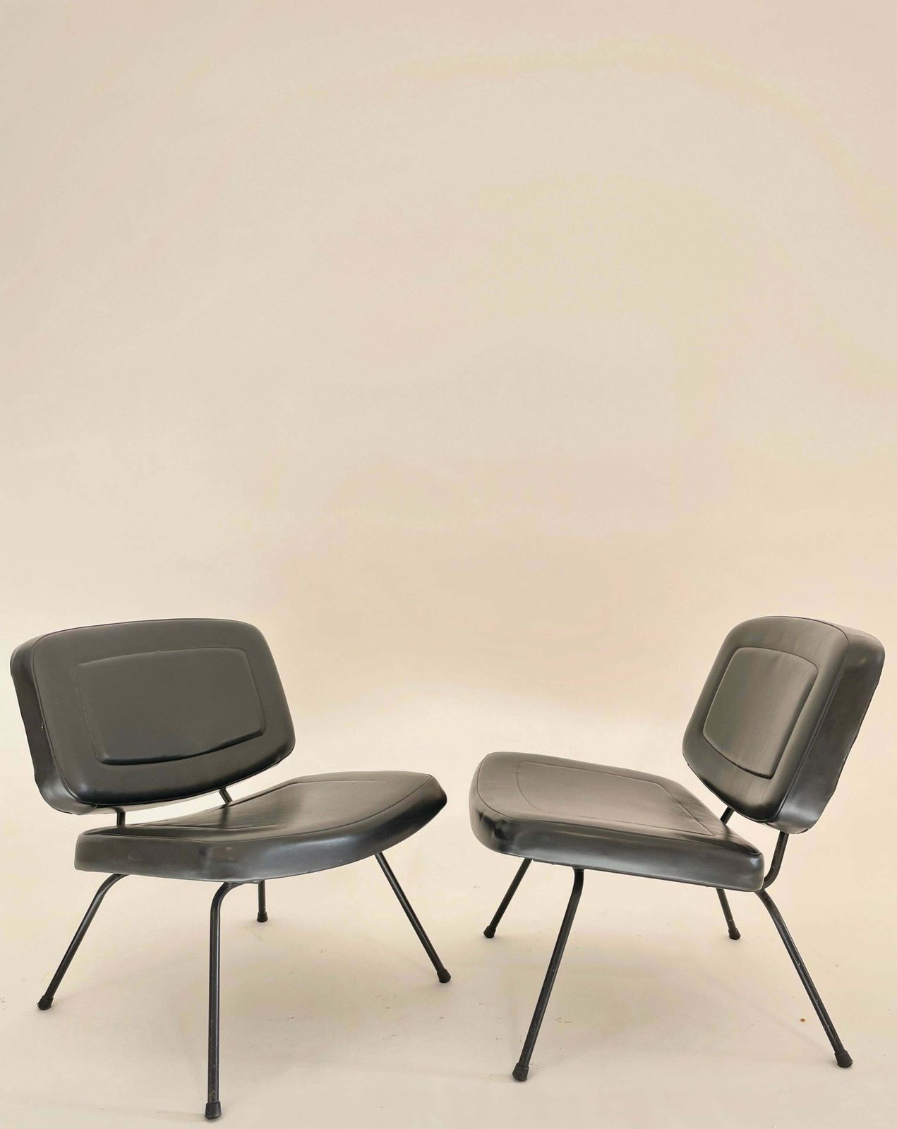 photo furniture Paulin Cm 190 Bergeres For Thonet Original Upholstery. Free Transport