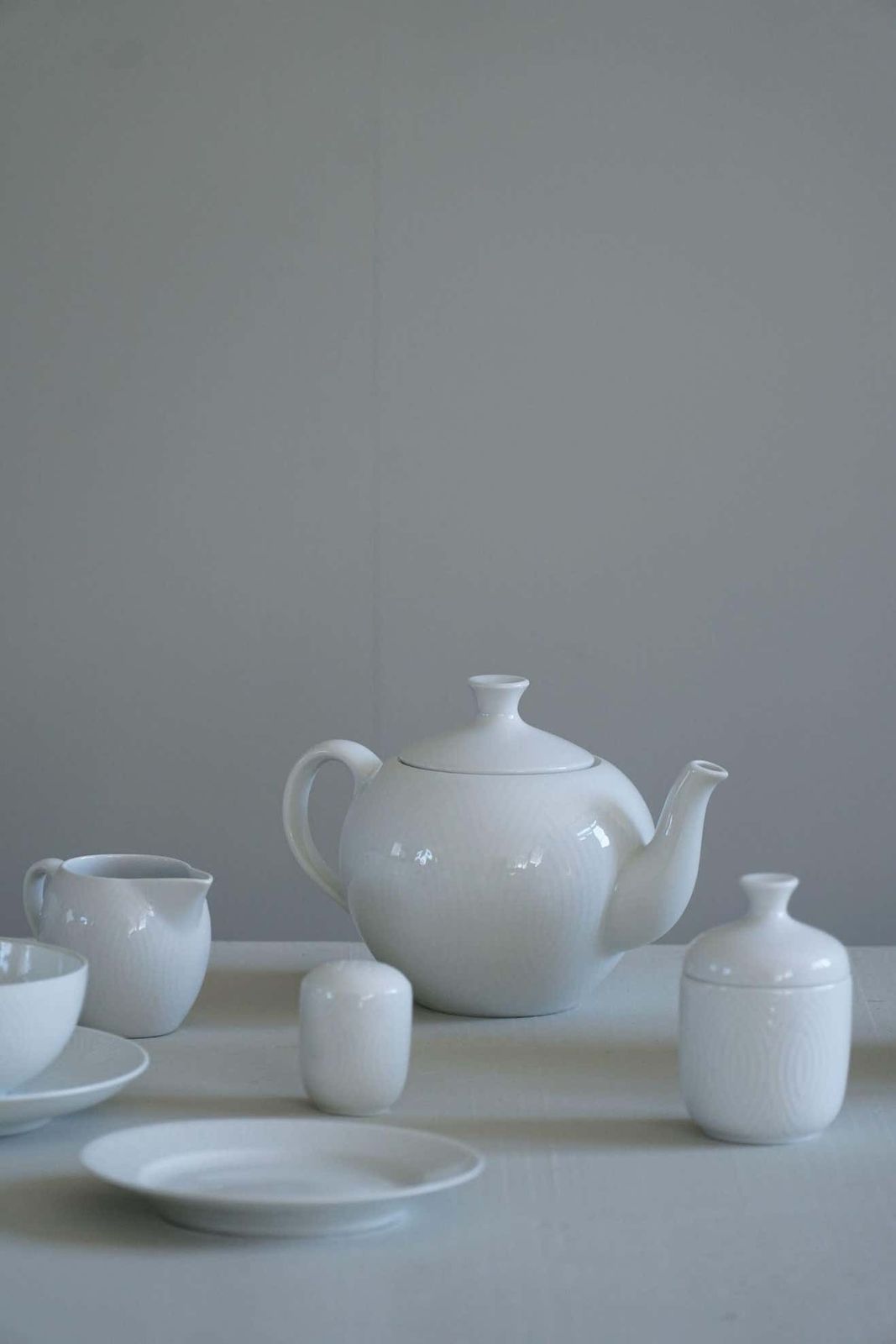 photo furniture Axel Salto, Service Set In Porcelain From Royal Copenhagen, Midcentury, 1956
