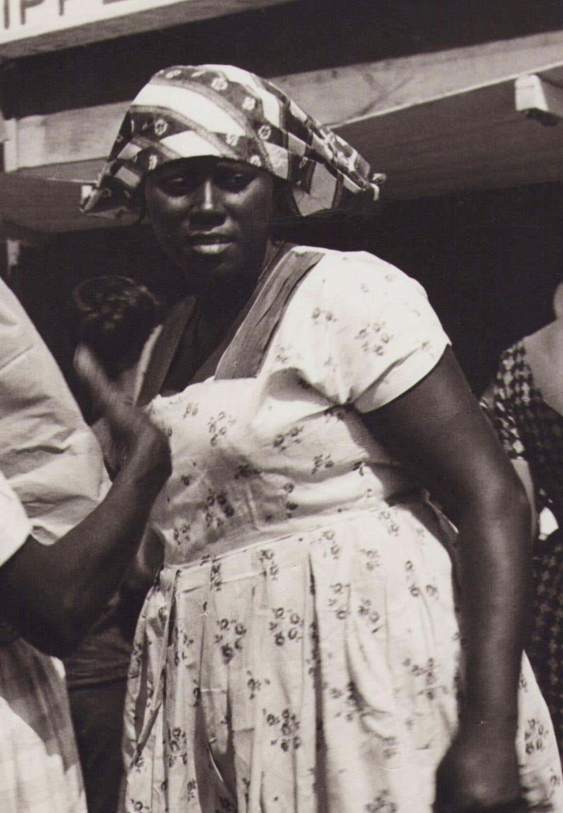 Hanna Seidel Suriname, Market, Woman, Black And White Photograph, 1960s, 29.3 X 24 Cm Circa 1960s photo furniture