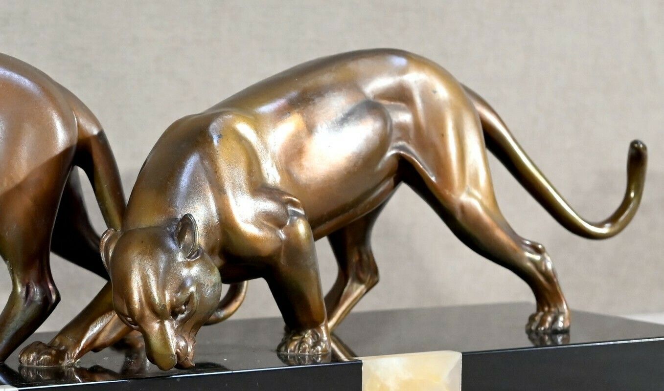 photo furniture Group Of Lionesses In Spelter, Art Deco – 1940