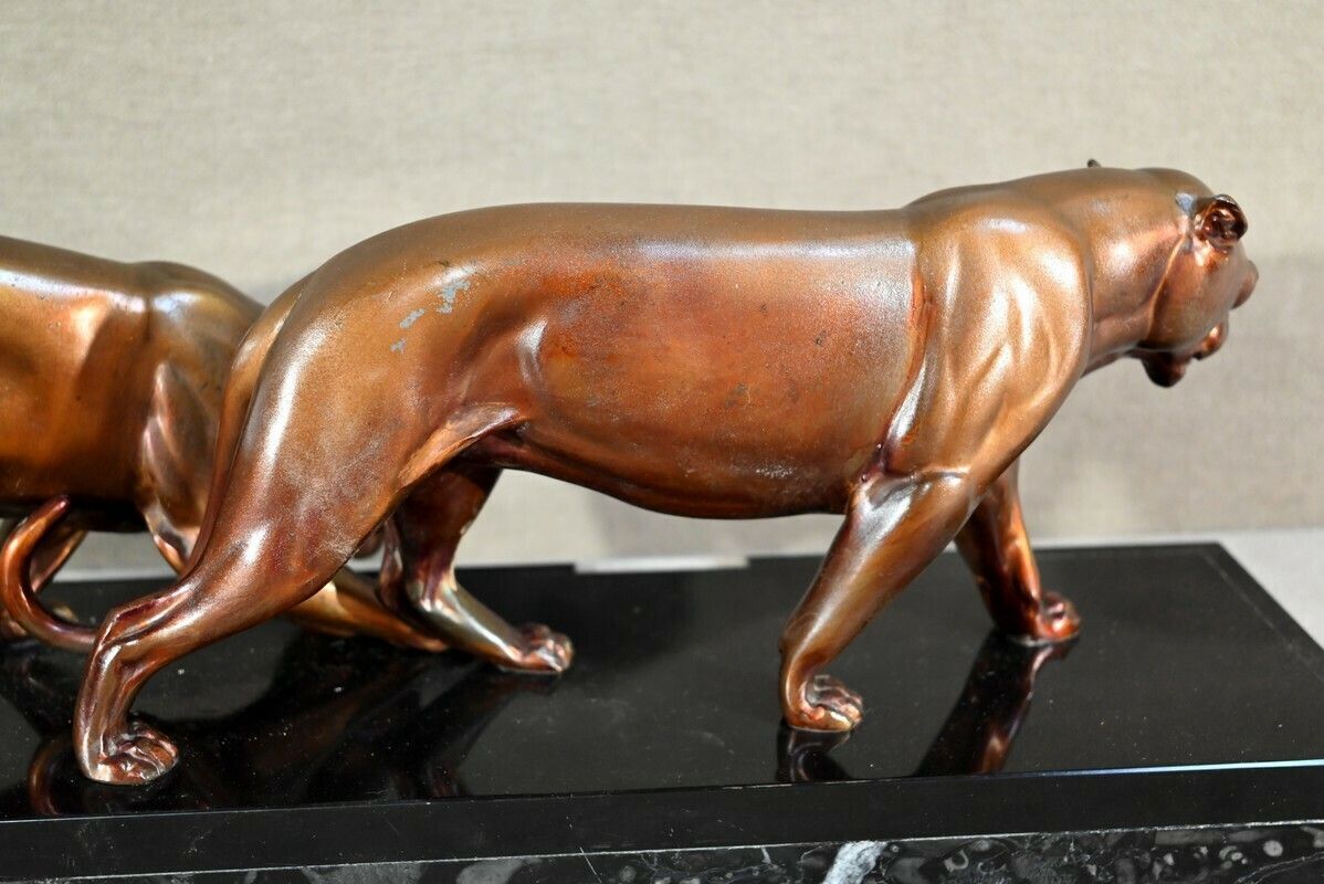 photo vintage Group Of Lionesses In Spelter, Art Deco – 1940