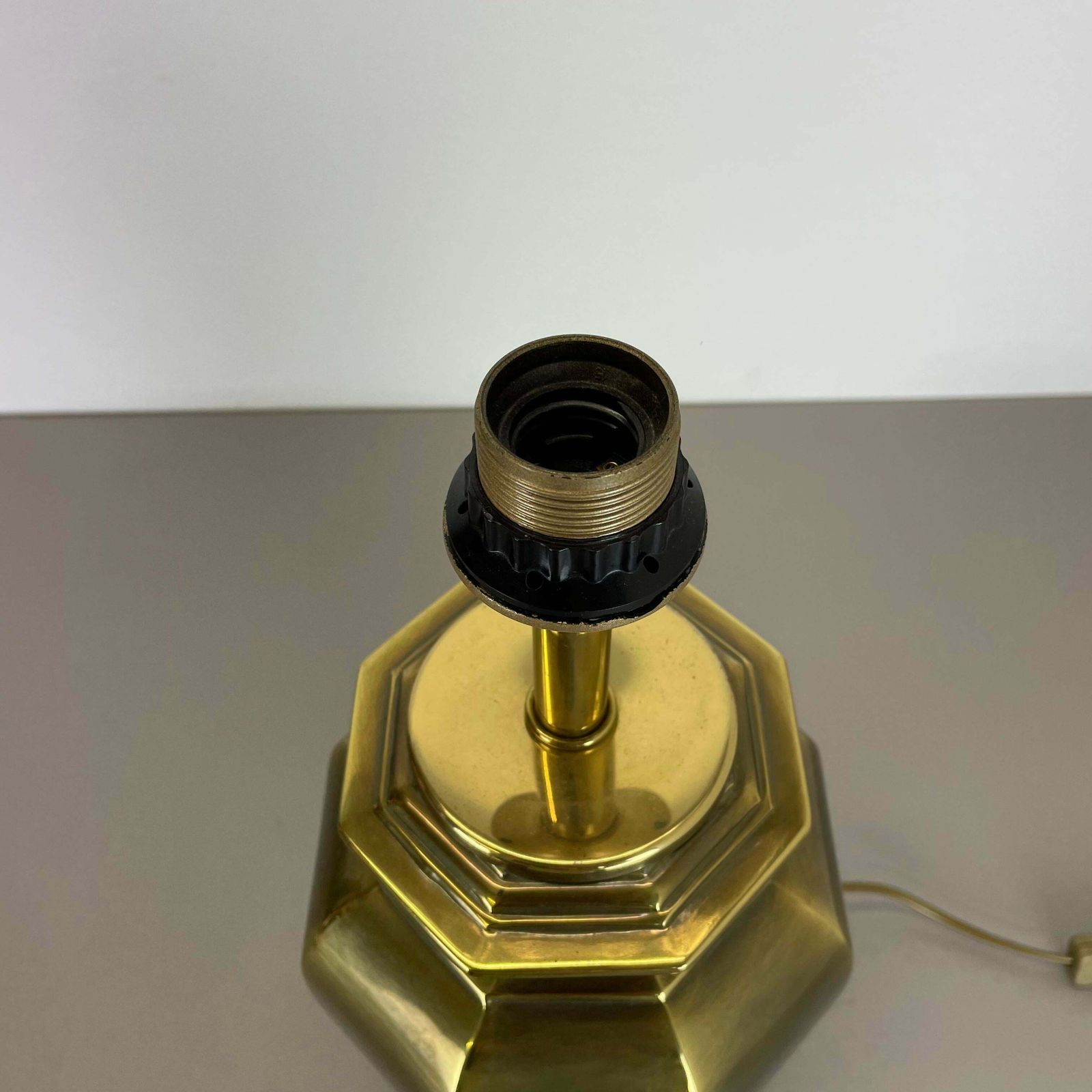 1271.0 Original Hollywood Regency Stilnovo Style Brass Sputnik Table Light, Italy 1970s photo