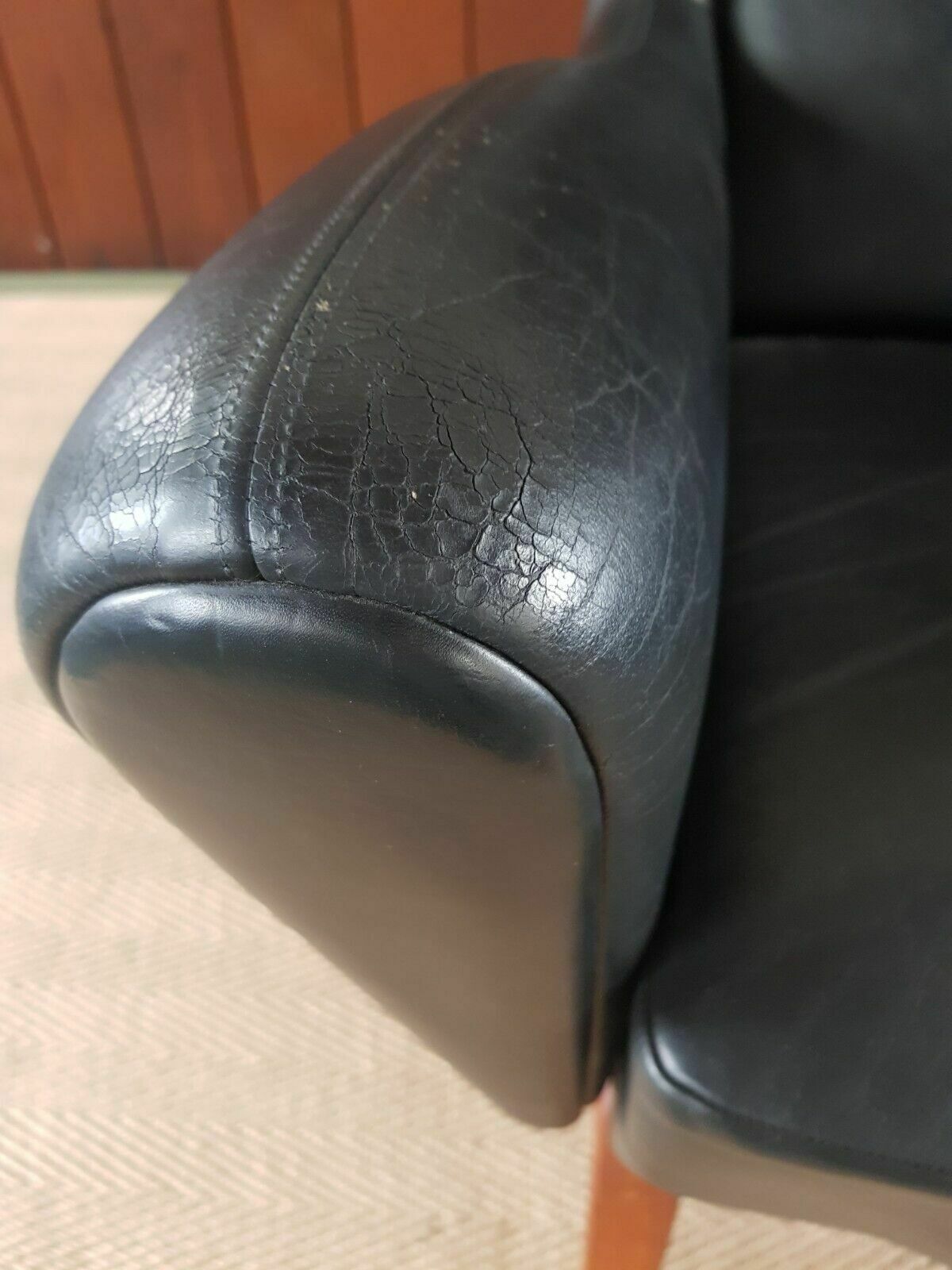 photo vintage Rare 1950 Illum Wikkelso Leather Wingback Chair ''Model 110'' Teak Mid Century