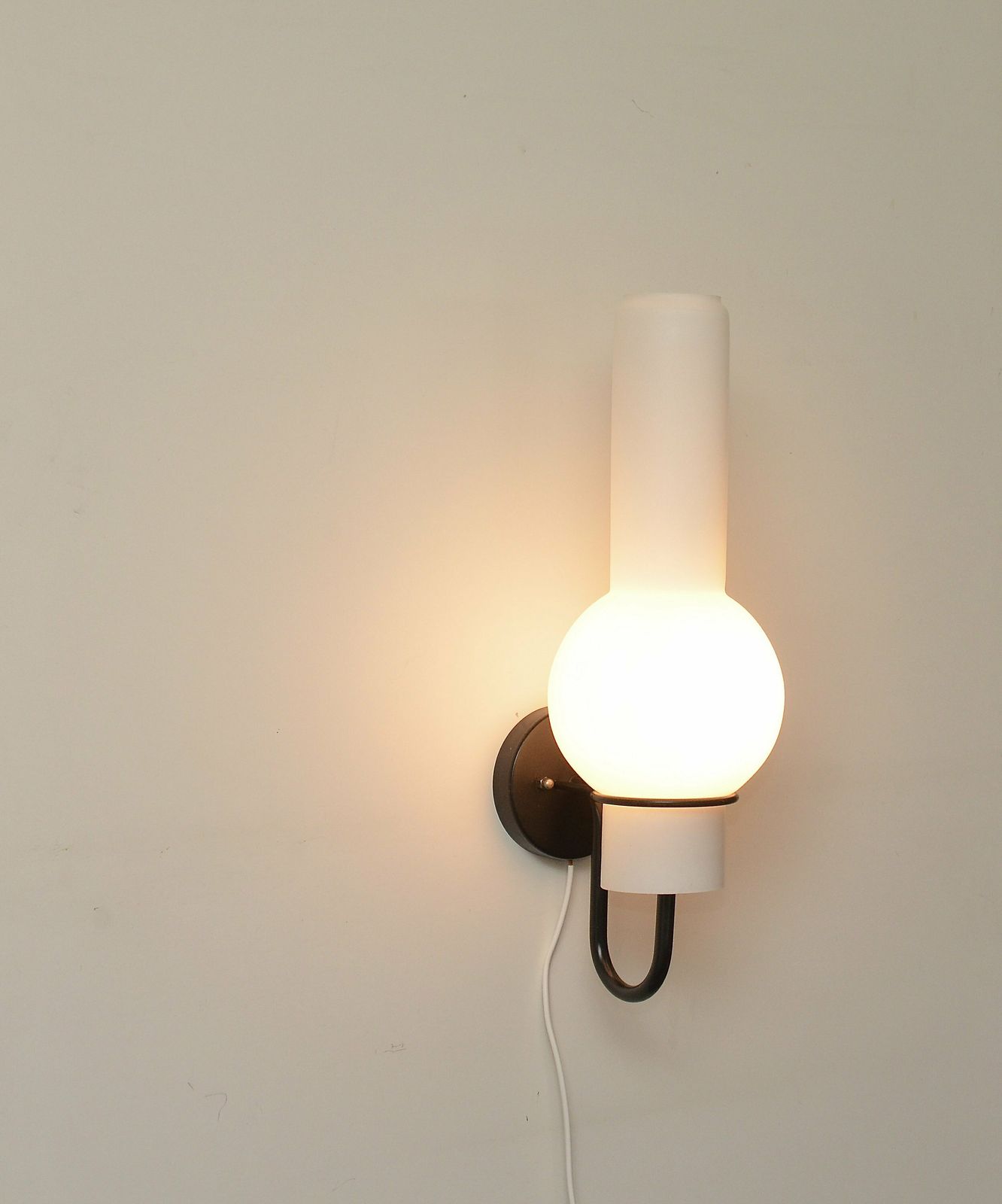 Rare Minimalist Midcentury Lucifero Quinquet Wall Lamp By Raak Amsterdam Modelnumber C 1664, Dutch Design 1960s photo vintage