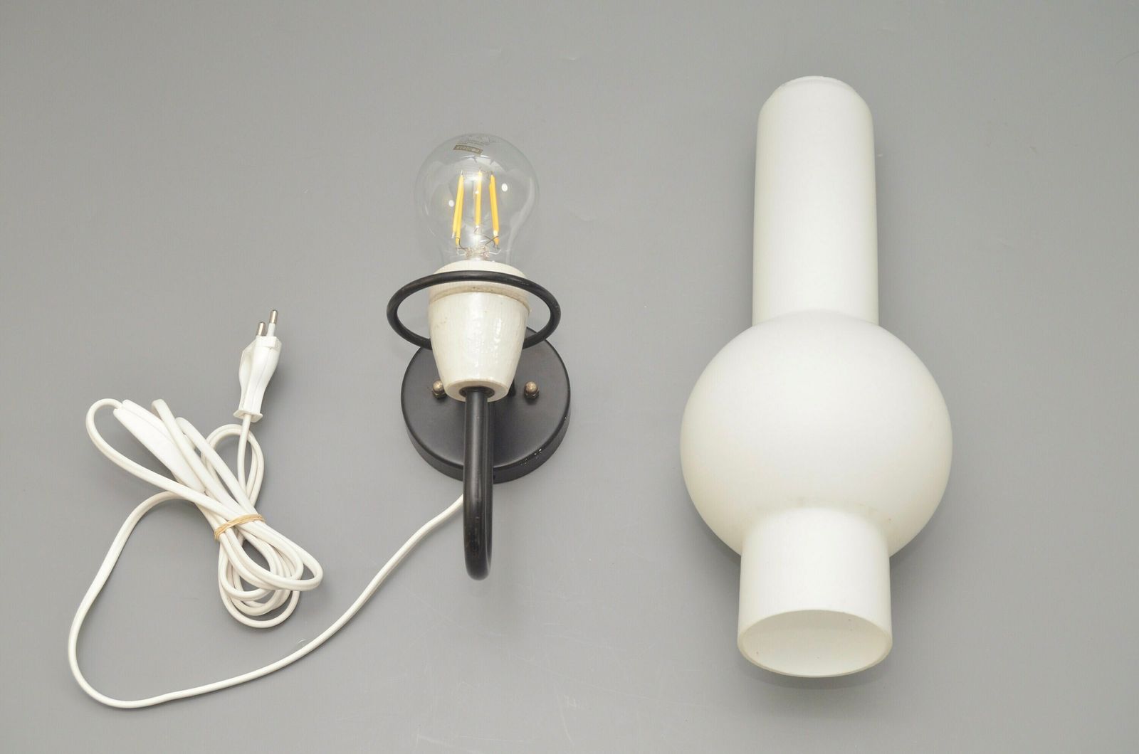 photo for sale Rare Minimalist Midcentury Lucifero Quinquet Wall Lamp By Raak Amsterdam Modelnumber C 1664, Dutch Design 1960s