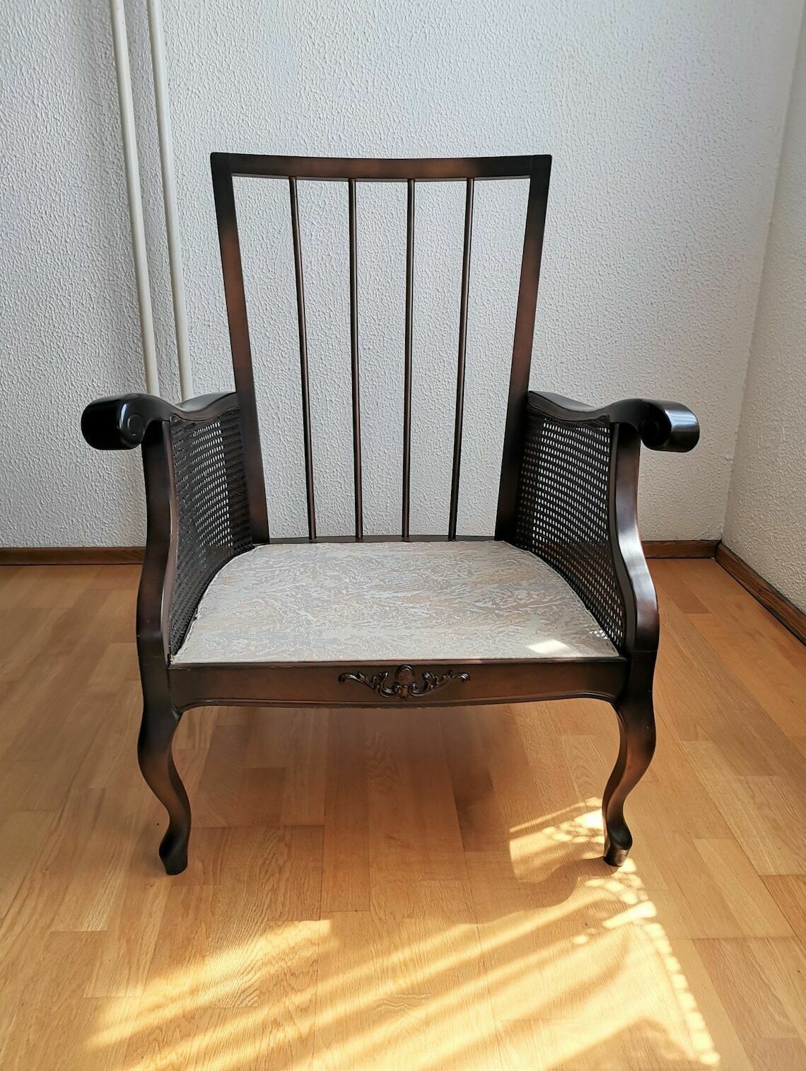 Vintage Regency Style Armchair / 80s Yugoslavia / Upholstered Wicker Armchair / Mid Century Design photo vinterior