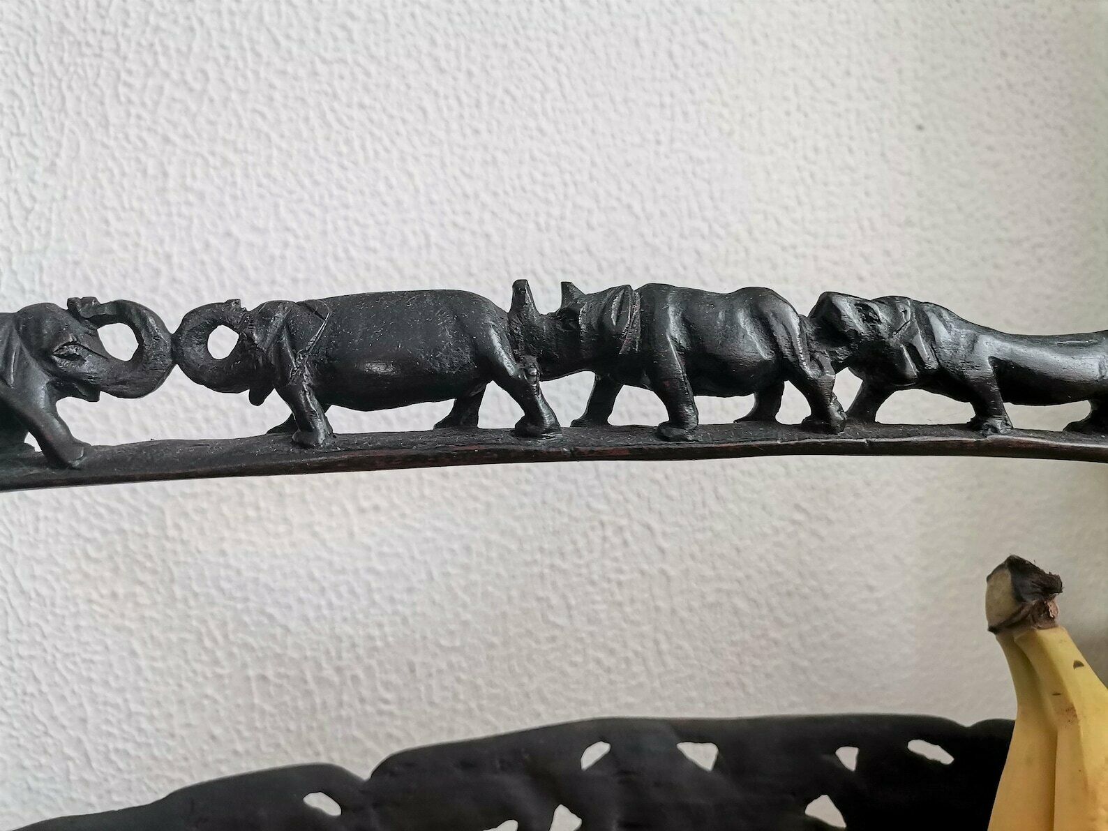Authentic African Wooden Basket / Hand Carved Animal Motif / Elephant Lion Rhino Carvings / Fruit Bowl / Decoration / 20th Century photo vinterior