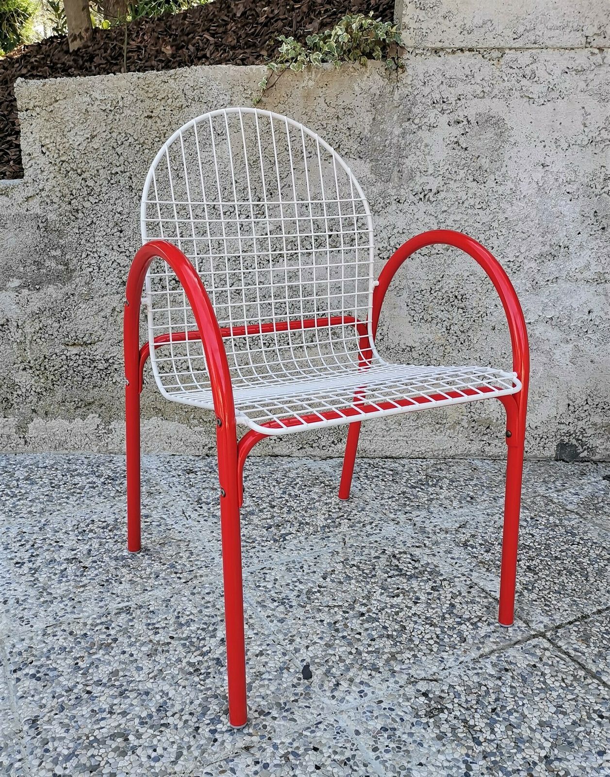 1 Of 4 Red & White Metal Garden Chairs / Pop Art Memphis Design / Memphis Style Chair / 70s Yugoslavia photo Furniture
