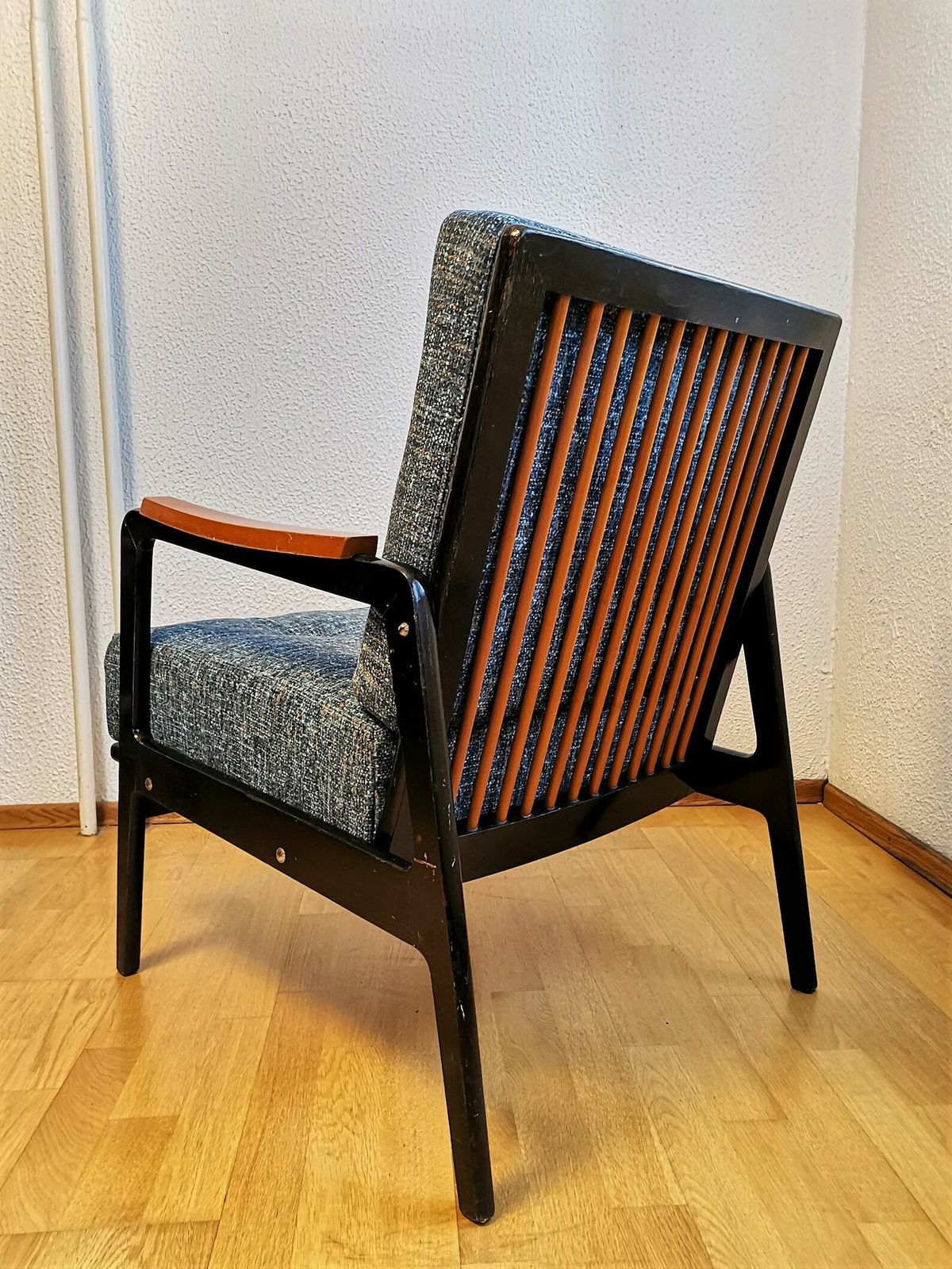 Opnieuw Beklede Boucléfauteuil / Deense Stijl Fauteuil / Mid Century Modern Fauteuil / Easy Chair / Fauteuil Met Kussens photo 470.0