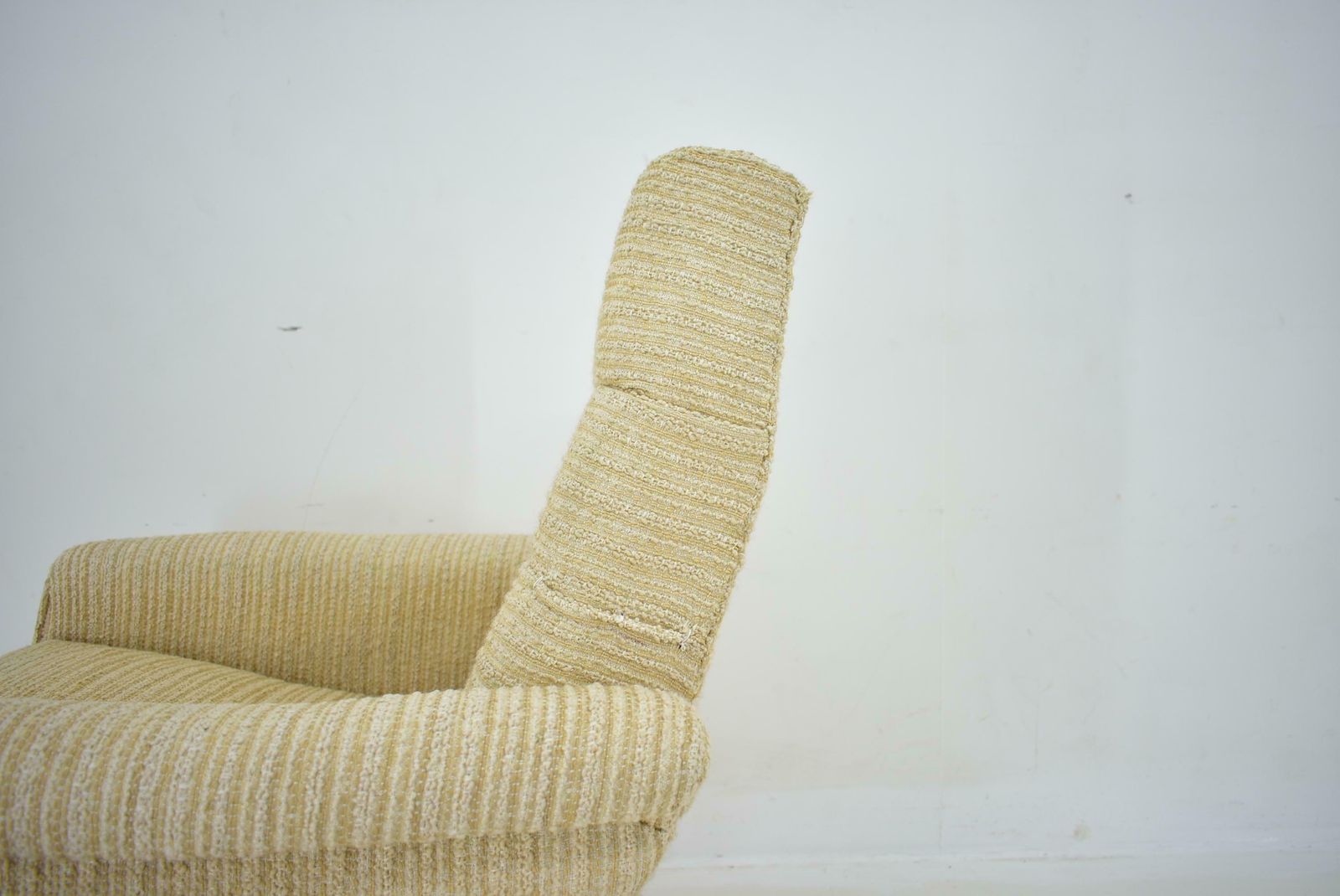 photo vintage Pair Of Armchairs, Tabouret By Morávek A Munzar , 1968s