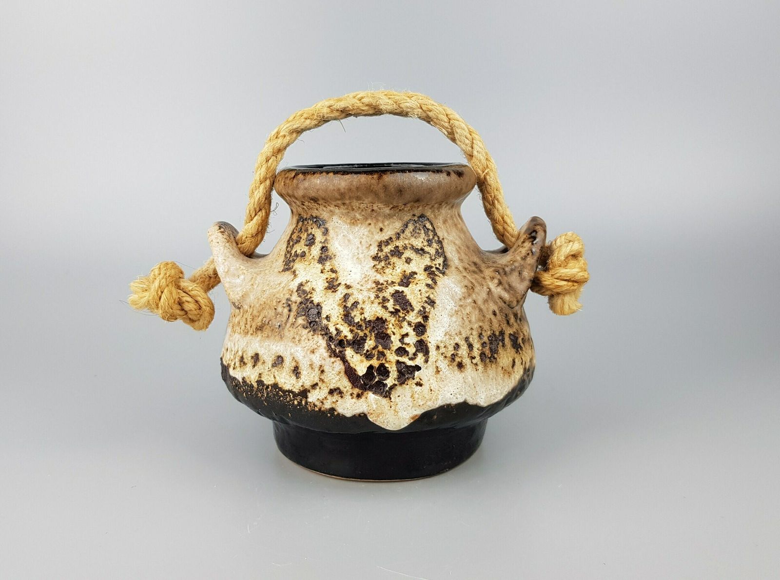 Vintage Dumler & Breiden Fat Lava Vaas Met Touw 1139 13 West German Pottery Ca. Jaren 1950