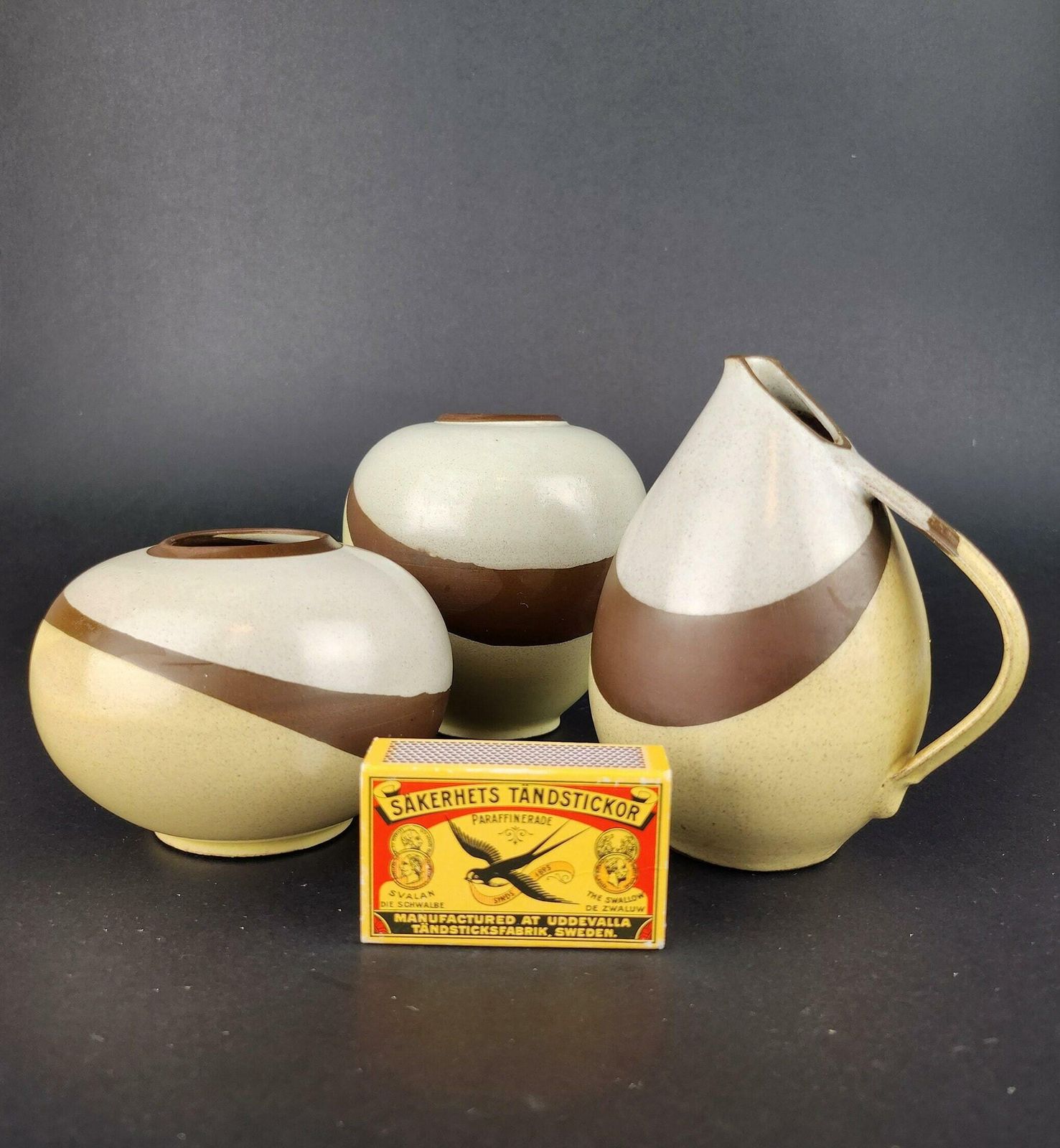 Vintage Sierhahn Steinzeug Fabrik Set Van Drie Vazen Met Gele En Bruine Accenten, West Duits Aardewerk, Jaren 1950 photo furniture
