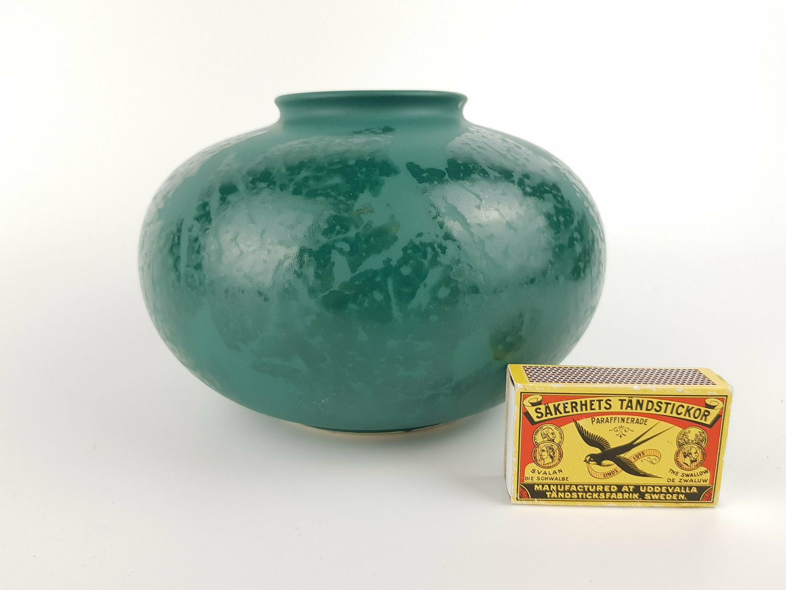 Vintage Bay Keramik Ceramic Green Disk Vase 690/12 West German Pottery 1980s photo furniture