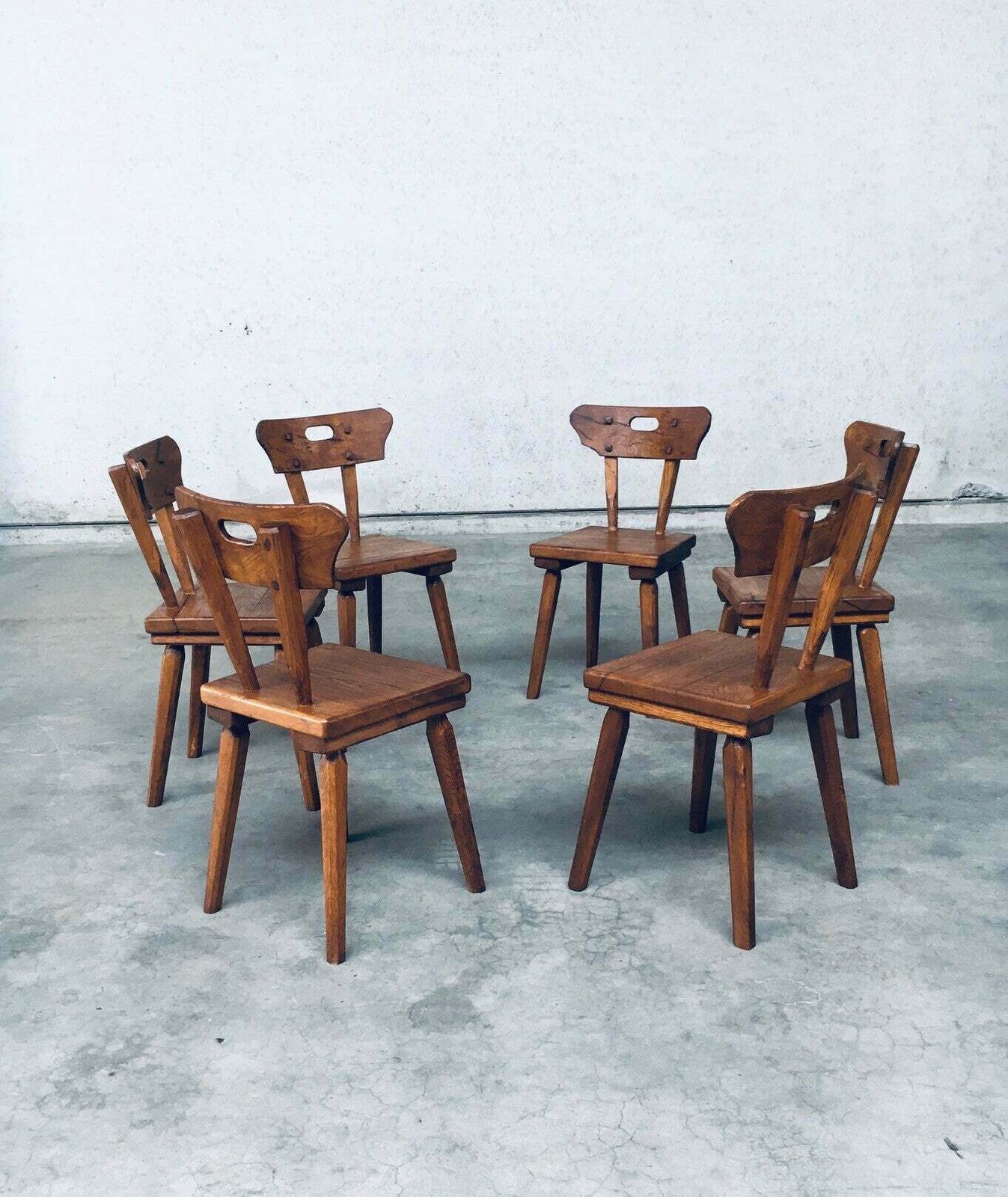 2100.0 Handgemaakt Volkskunst Rustiek Eiken Eetkamerstoelen Set, Frankrijk, Ca. Jaren 1940 photo