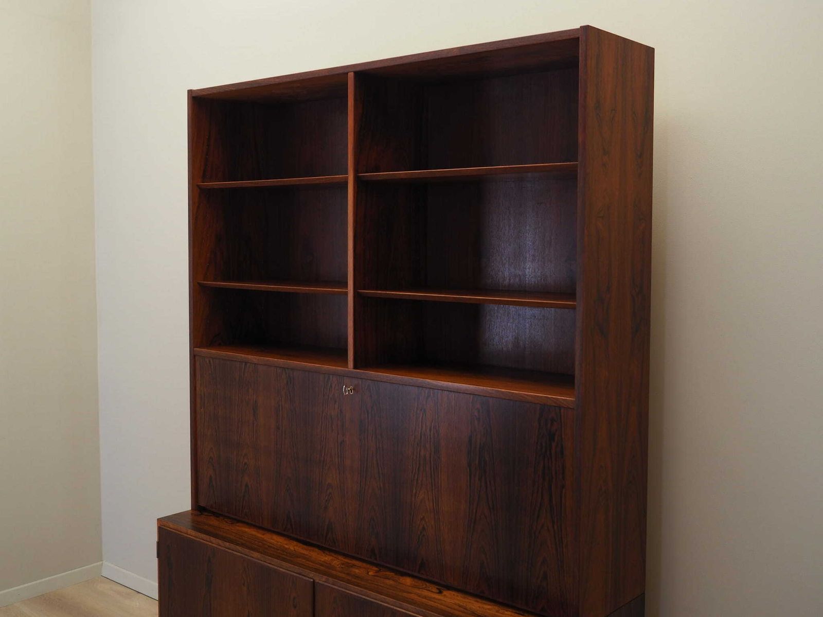 Vintage Boekenkast, Deens Design, Jaren 1970, Ontwerper: Carlo Jensen, Productie: Hundevad photo vinterior