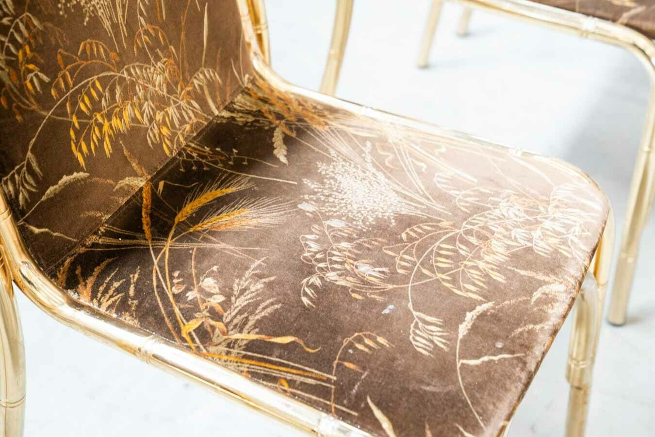 photo vinterior Gold Painted Table And 4 Original Fabric Chairs