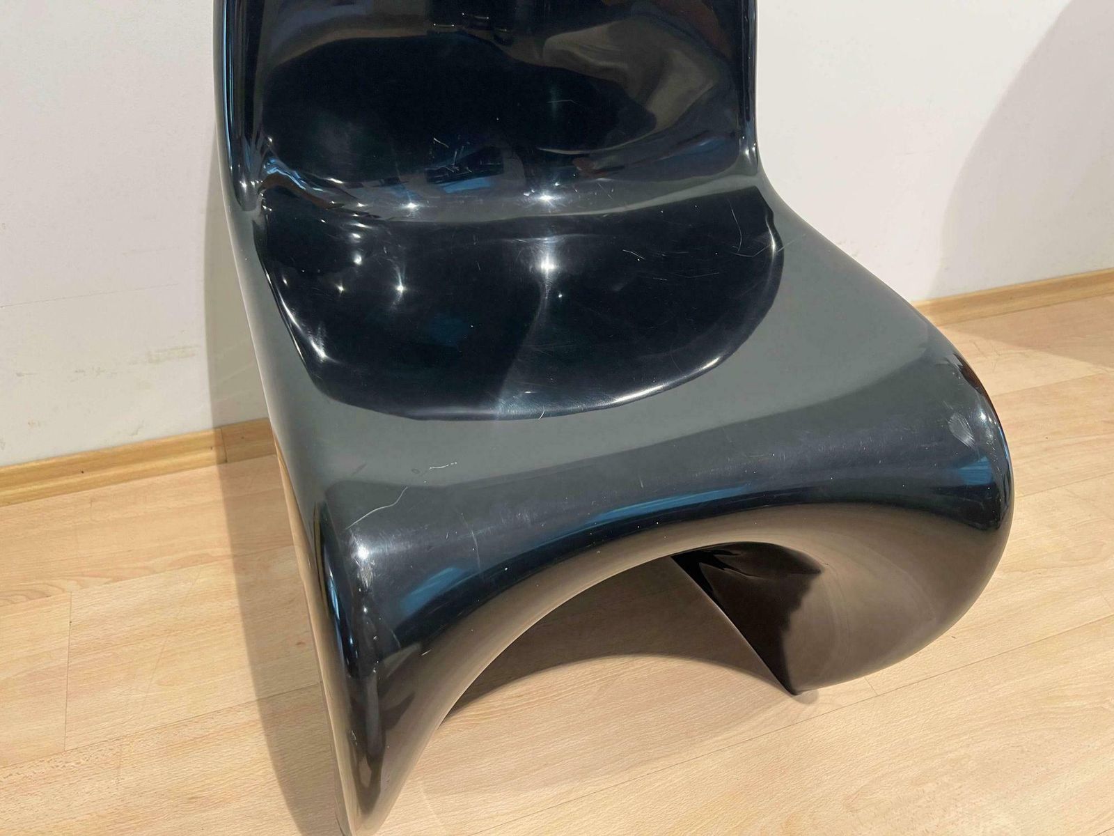 photo furniture Verner Panton ‚Panton’ Cantilever Chair In Black Pu, Germany, 1971