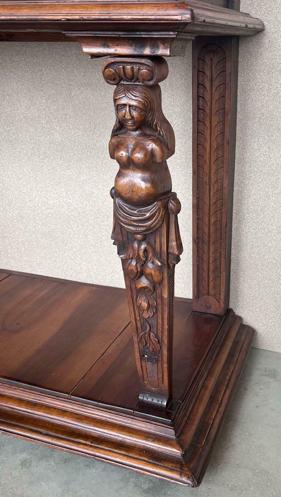 photo vinterior Console sculptée de style Renaissance, plateau en marbre beige, XIXe siècle