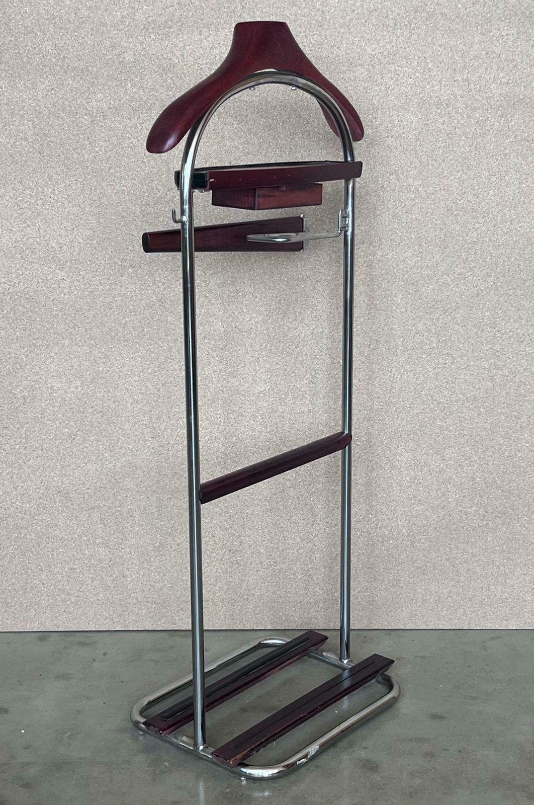 Valet de chambre en hêtre et laiton de style Ico Parisi 1 949,68 £ photo furniture