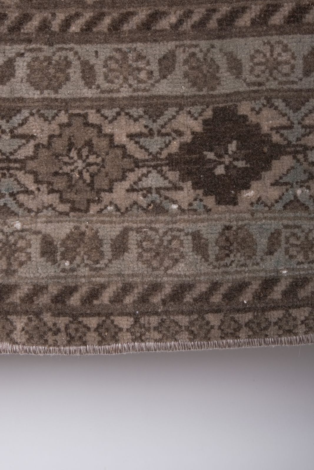 Textiles Early 20th Century Caucasian Wool Rug 6'7'' X 9'11'' photo