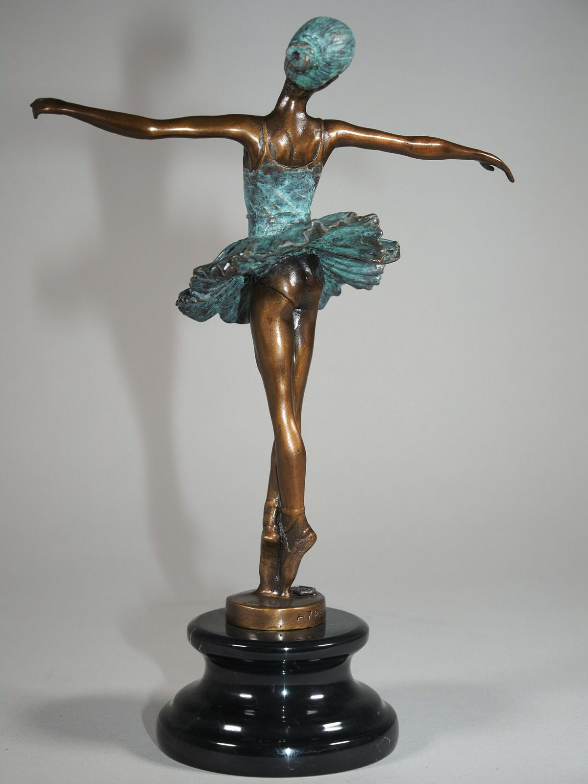 Bronze Sculpture Dancer Ballet Antique Style Bronze Figure Statue, Signed Mila, Limited Edition photo vinterior