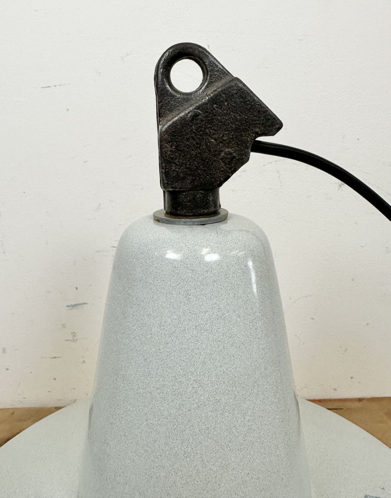 photo vinterior Large Industrial Grey Enamel Factory Pendant Lamp From Zaos, 1960s, 8x