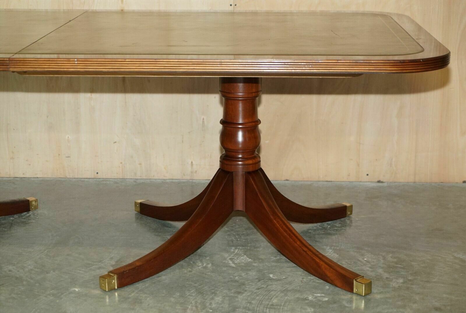 photo furniture Flamed Mahogany 8 12 Person Extending Dining Library Table Green Leather Top