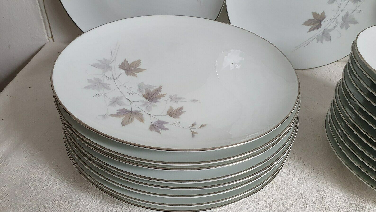 23 Quality Noritake Harwood Autumn Leaves Browns Lilac Hues Dinner Salad Plates photo for sale