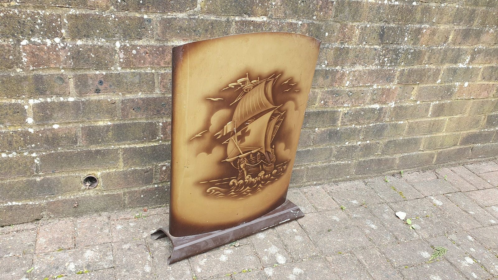 photo furniture Classic Metal Retro Galleon Fire Screen. Worcester Ware 1930 50.