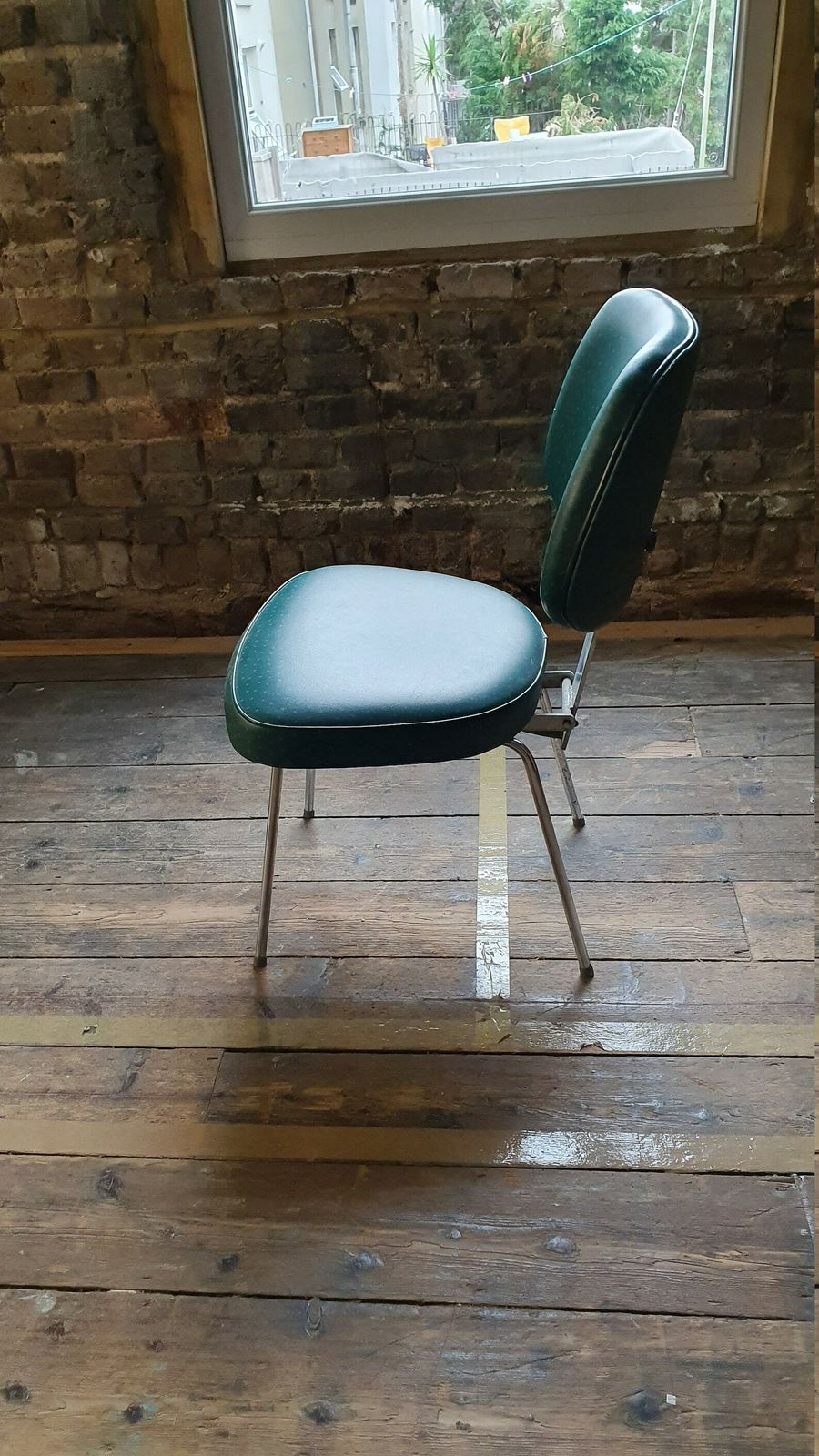 photo for sale Retro Vintage Chrome And Vinyl Upholstered Adjustable Pneumatic Hairdresser Chair Barber