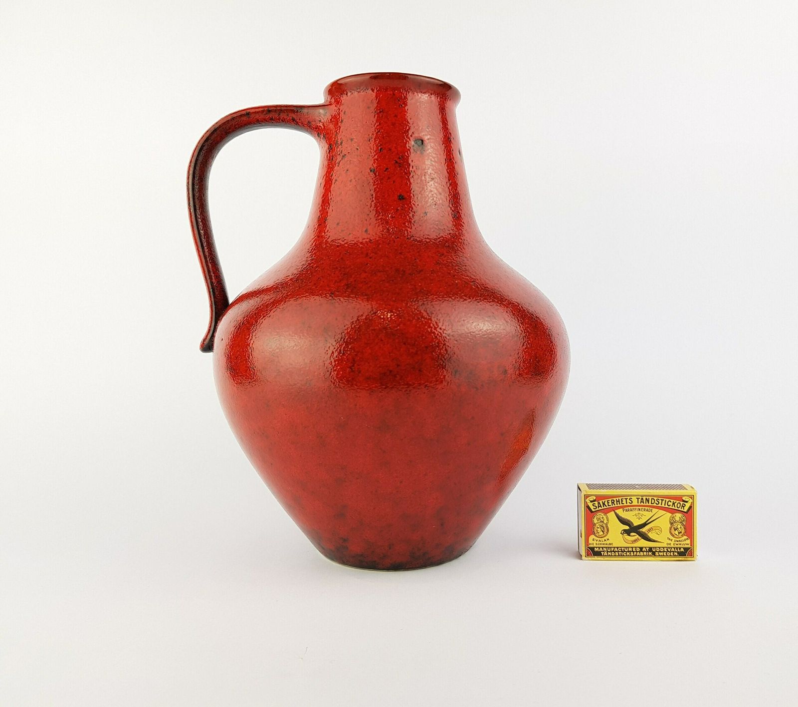 Vintage Dumler Und Breiden Keramik Glossy Red 313 25 Fat Lava Vase 1970s photo furniture