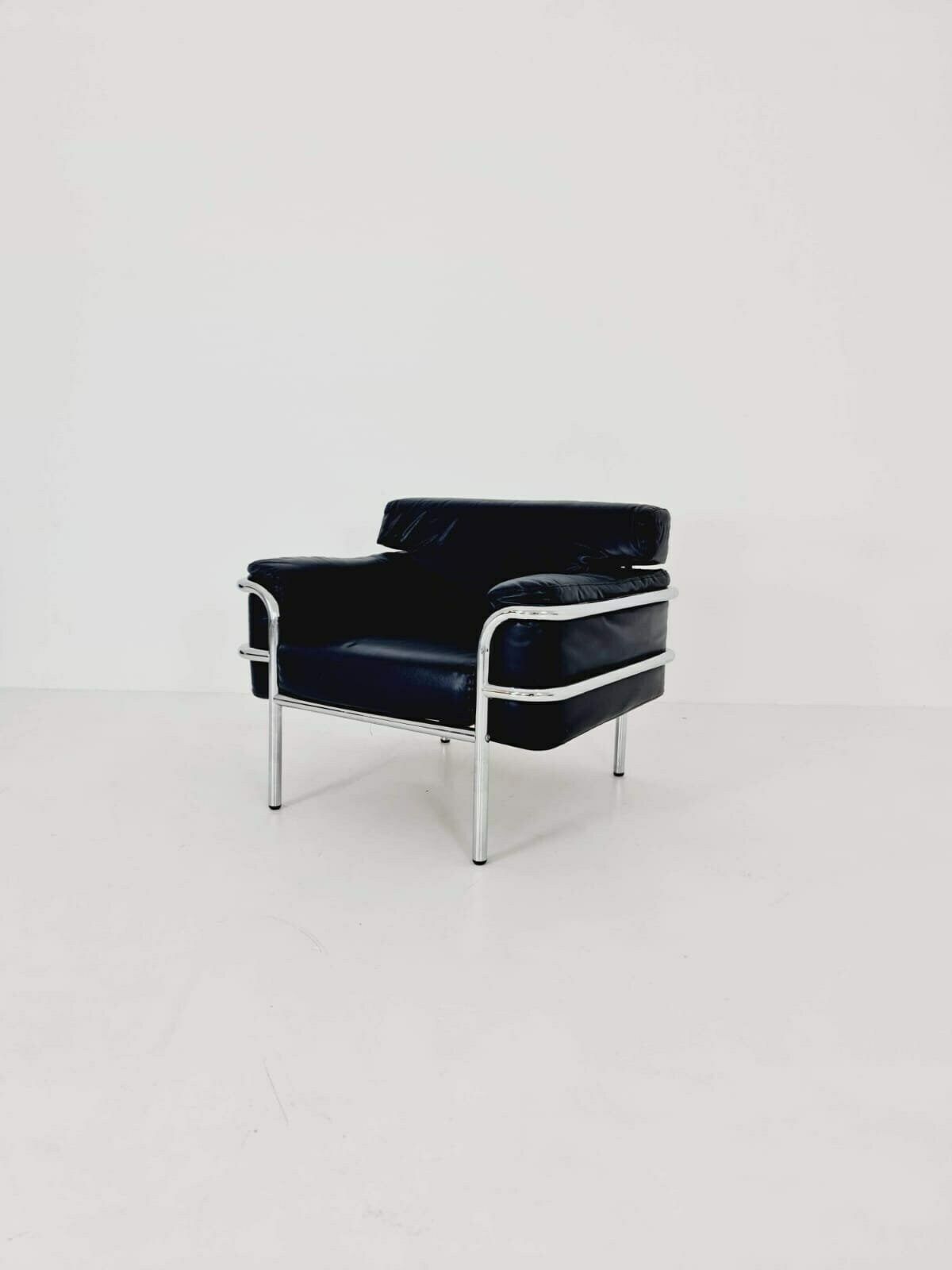 Bauhaus  Style Of Cassia Lc2 Style Armchair, 1980s