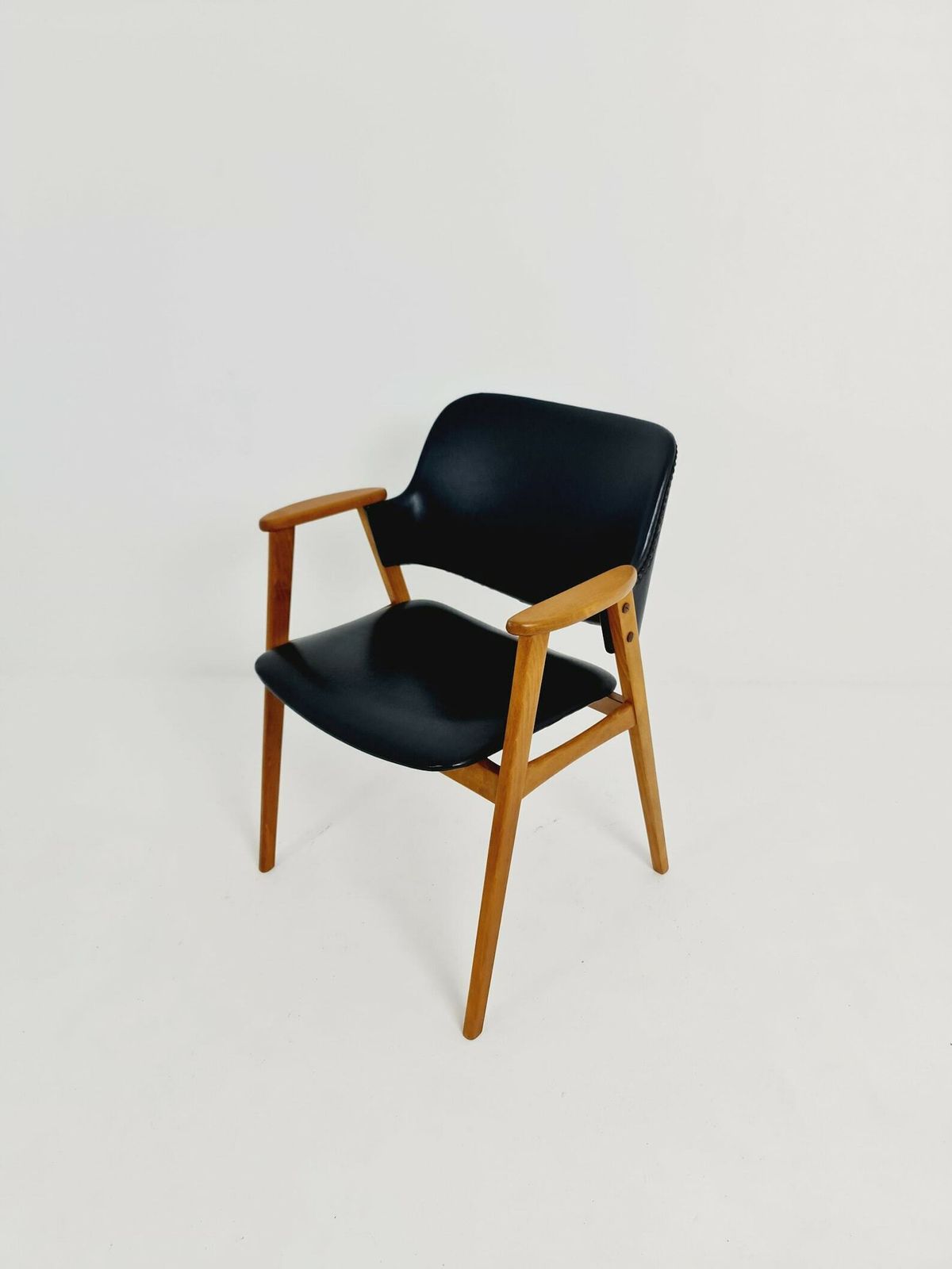 photo furniture Mid Century Danish Teak And Leather Arm Chair By Erik Kirkegaard For Glostrup 1960s