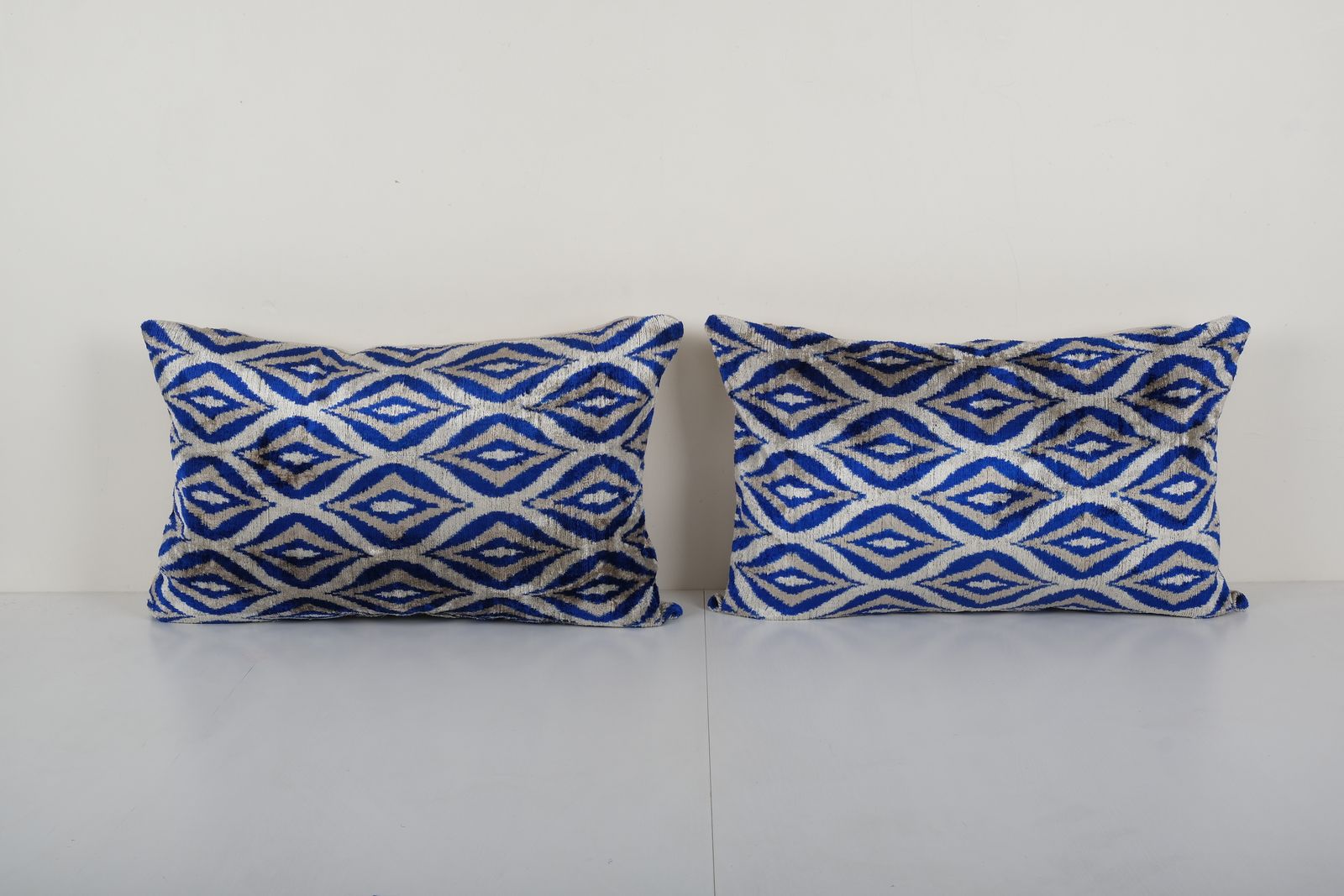 Set Silk Velvet Pillow Cover, Pair Blue Geometric Ikat Velvet Pillow Cover 15'' X 24''