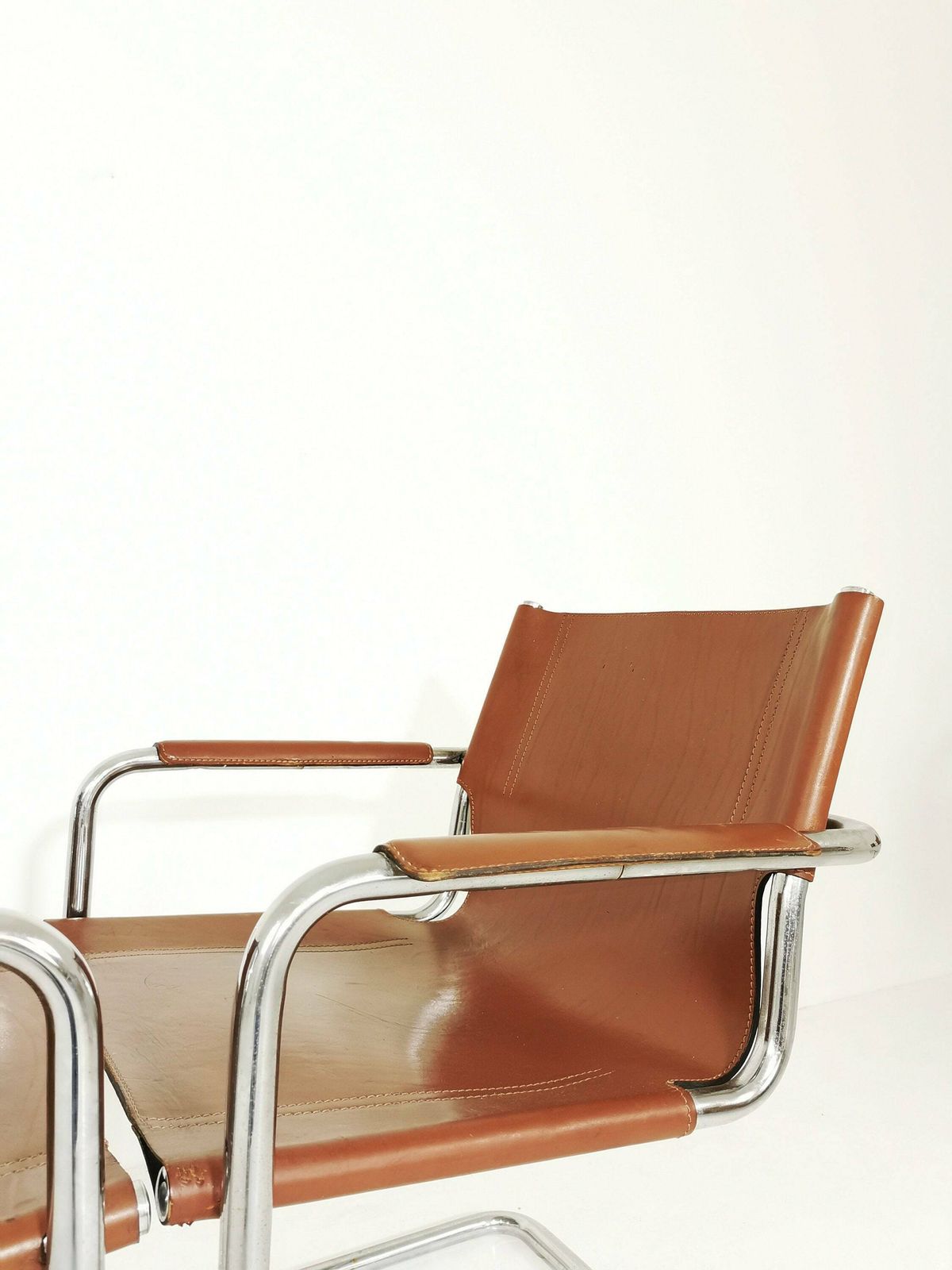 1 Of 2 Matteo Grassi Original Bauhaus Design Visitor Chair Tan Congac Leather 1970s photo vinterior
