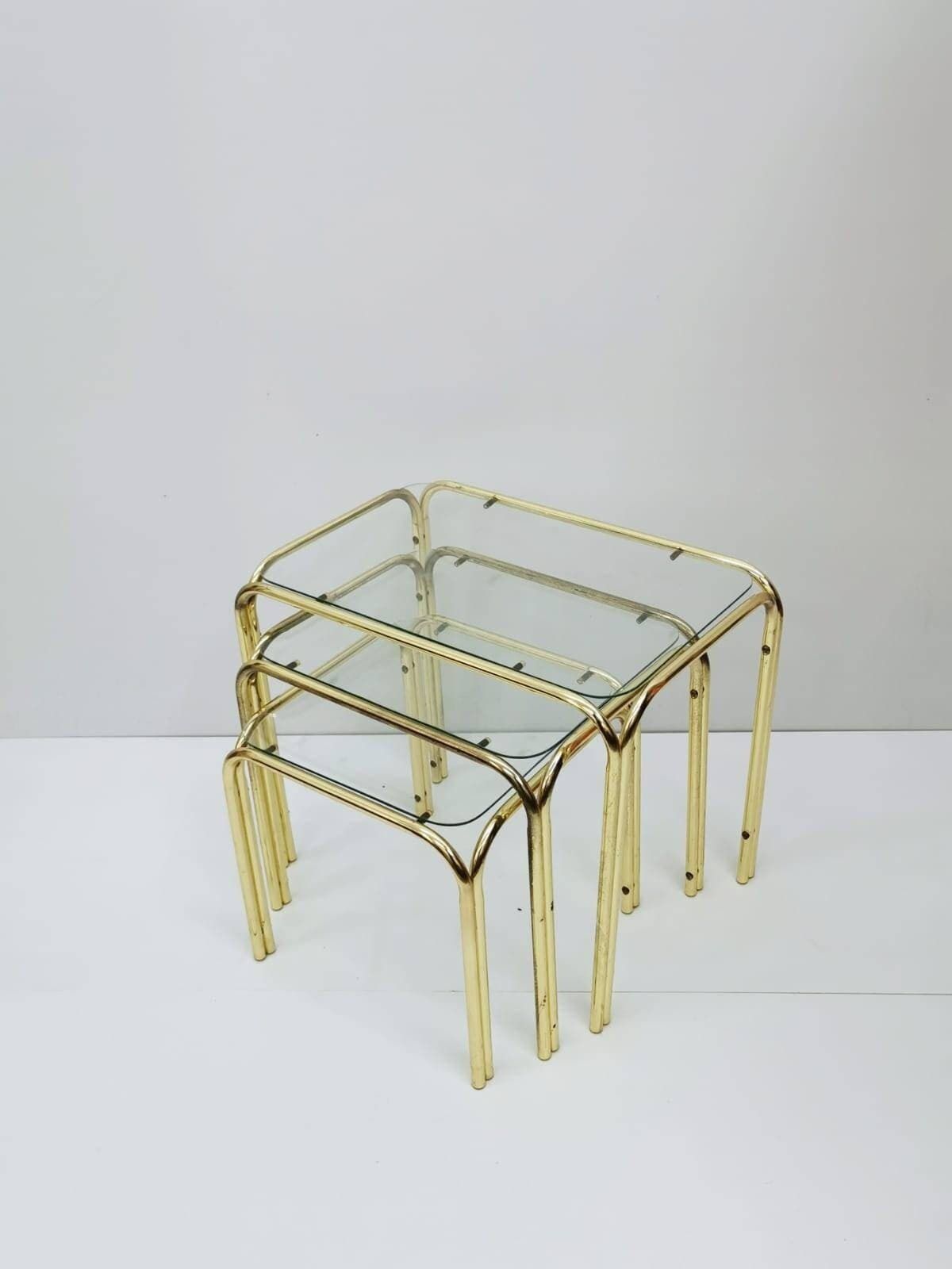 Set Of 3 Mid Century Modern Gold Brass And Smoked Glass Stand Table Set, Living Room Organiser, Or Flower Table 1960s