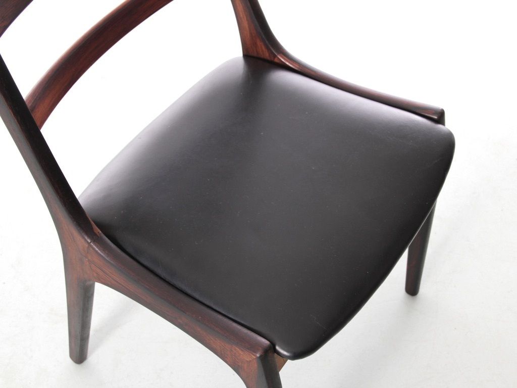 Mid Century Modern Scandinavian Set Of 4 Rosewood Chairs By Henning Kjærnulf. photo vinterior