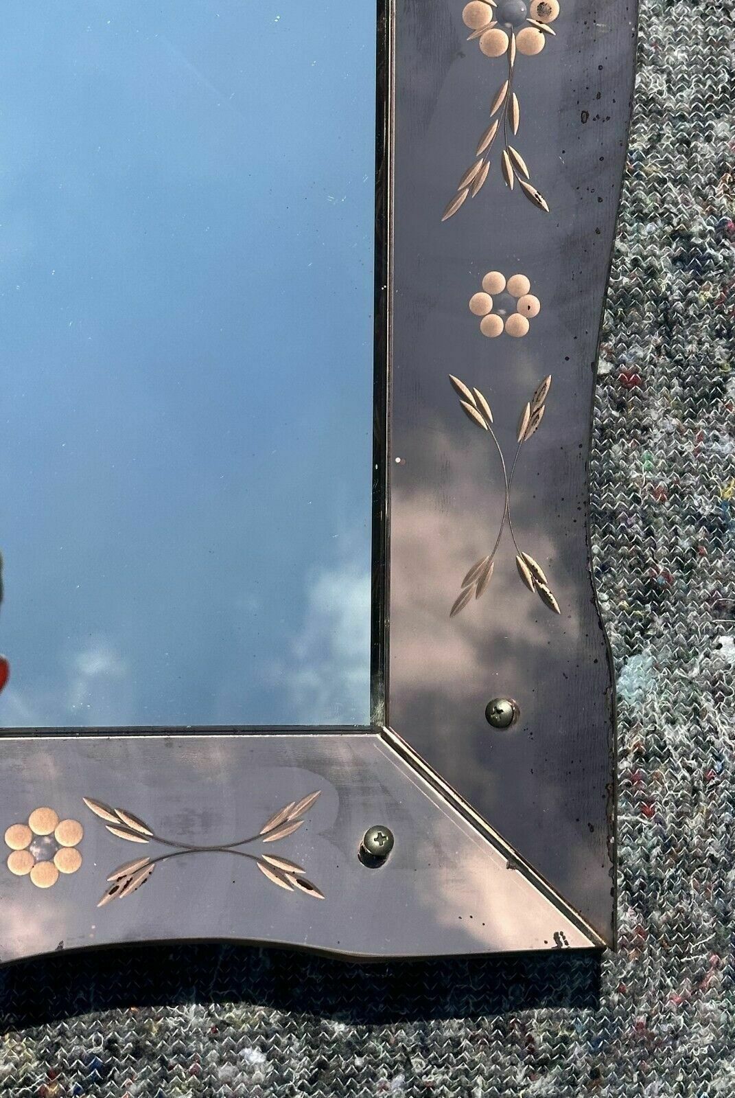 photo vintage Lovely Antique 1930's Art Deco Rose Glass Bevelled Venetian Flower Petal Mirror